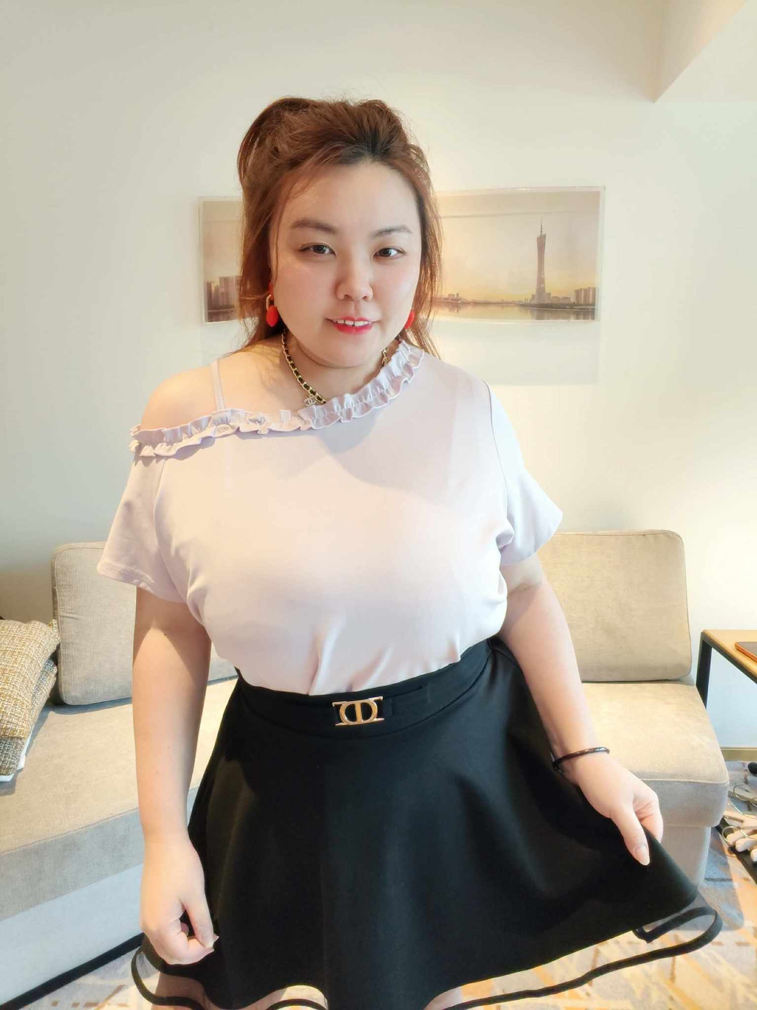 YCH03 26055 木耳边斜露肩吊带上衣