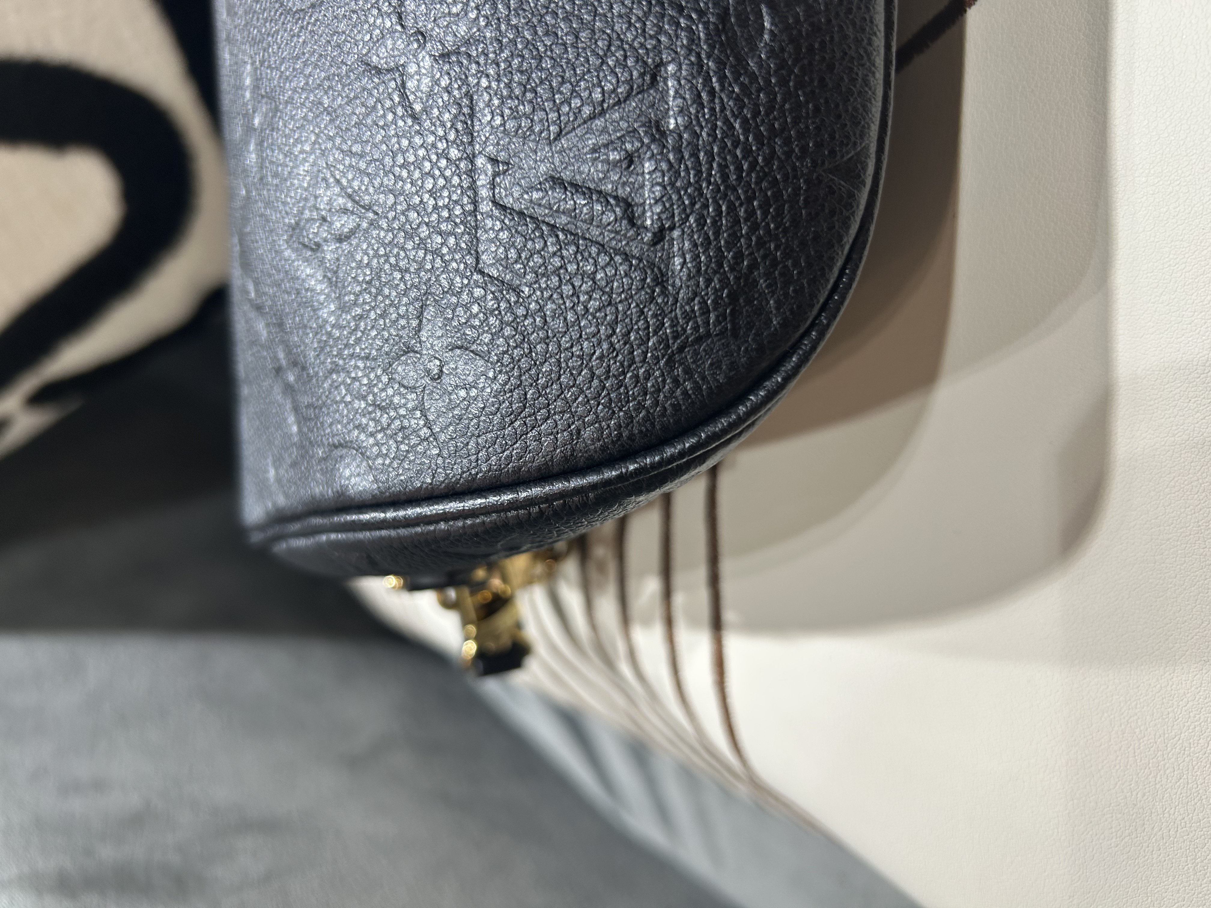 Lv Mini Bumbag Shoulder Bag 黑色M46917 Black Calfskin Monogram Empreinte 100%Authentic ,98%new✅dust bag