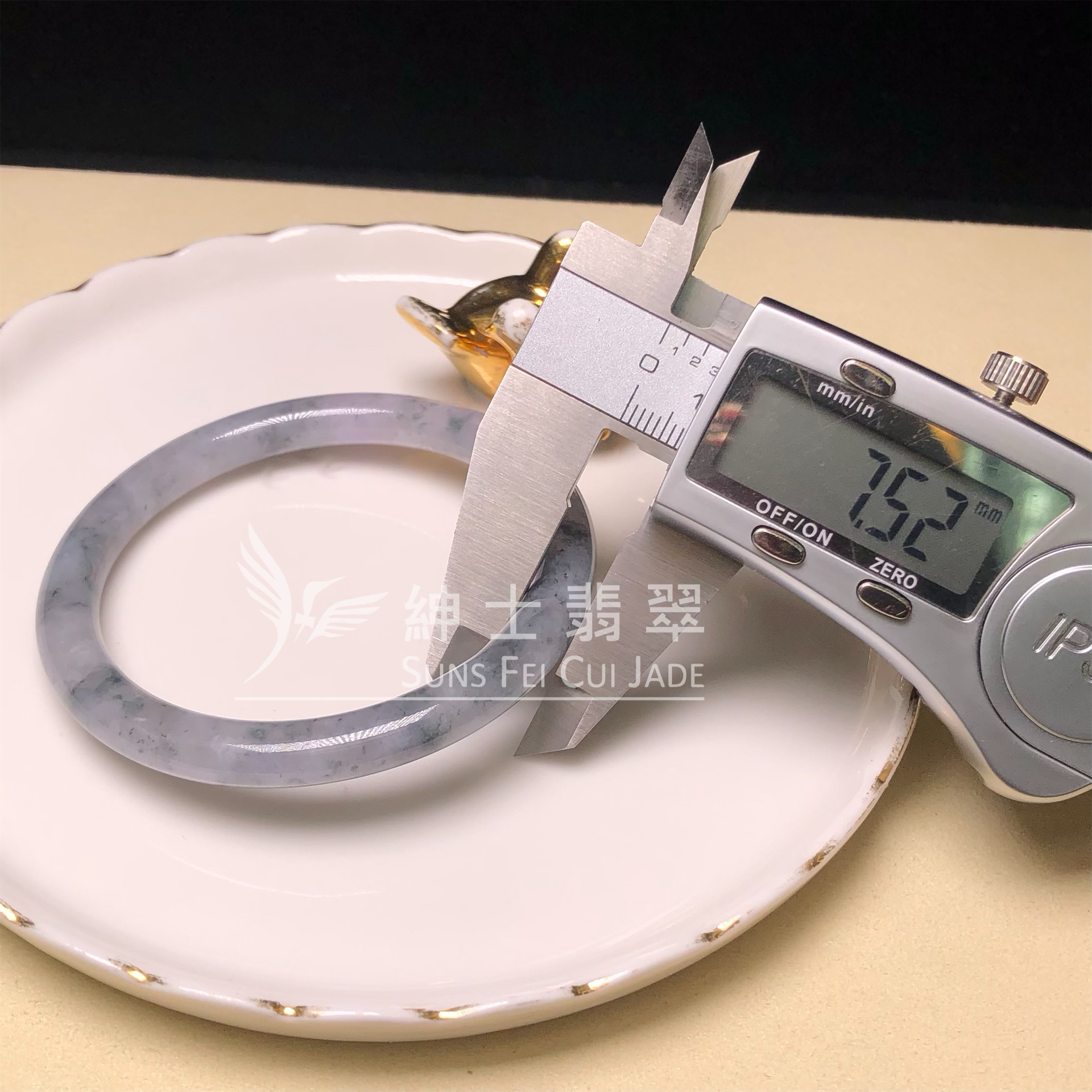 C06317 翡翠紫底烏雞53.9mm