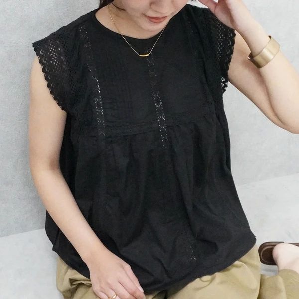 蕾絲拼接無袖上衣