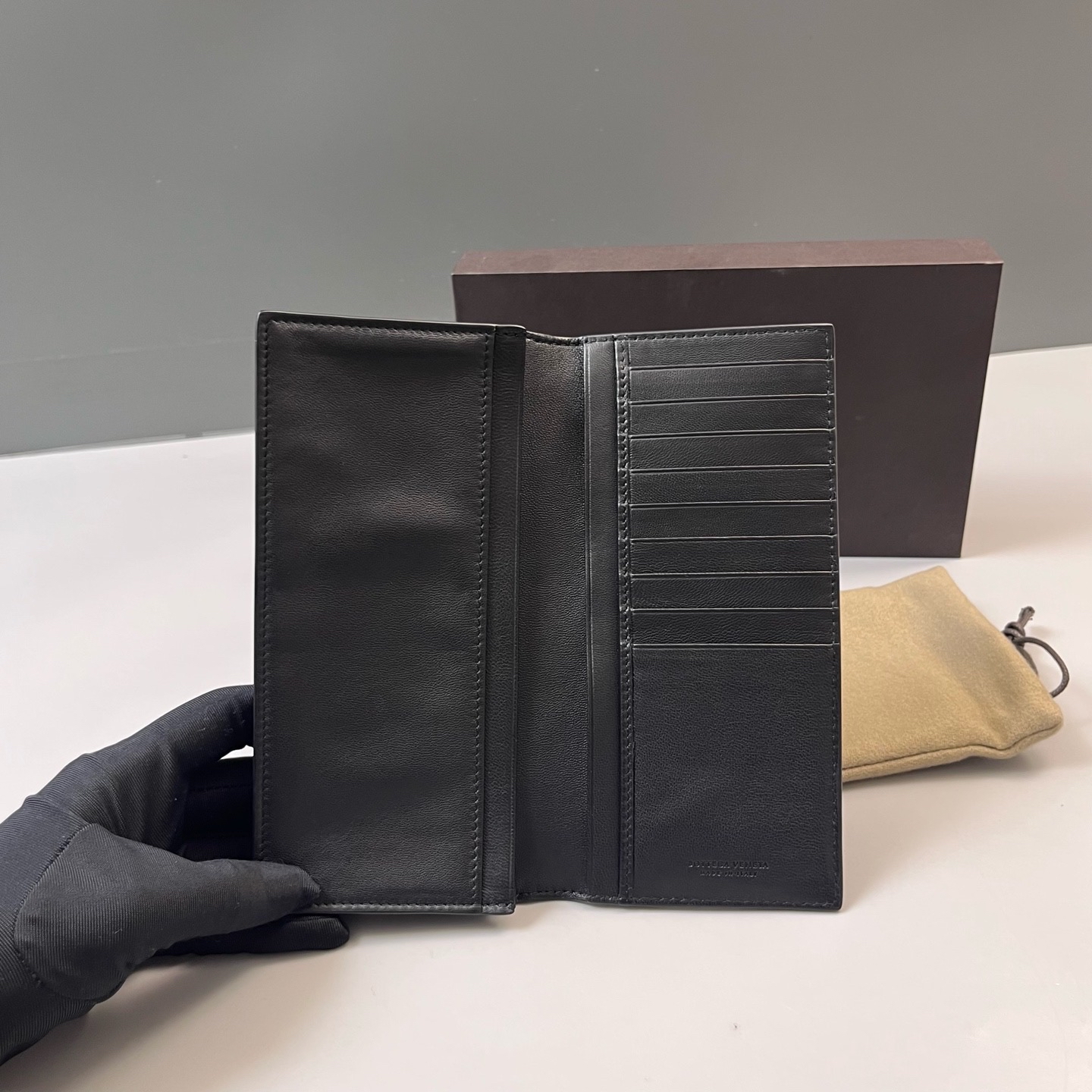 【預訂貨品】BV黑色編織長款銀包