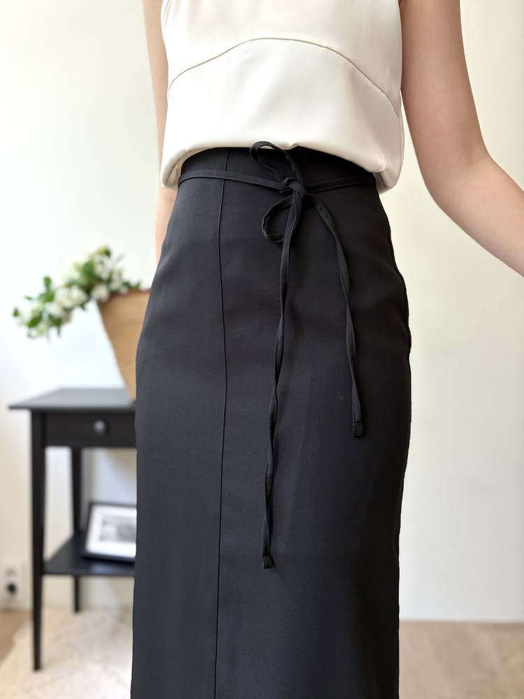 Noir Belted Skirt (Black)