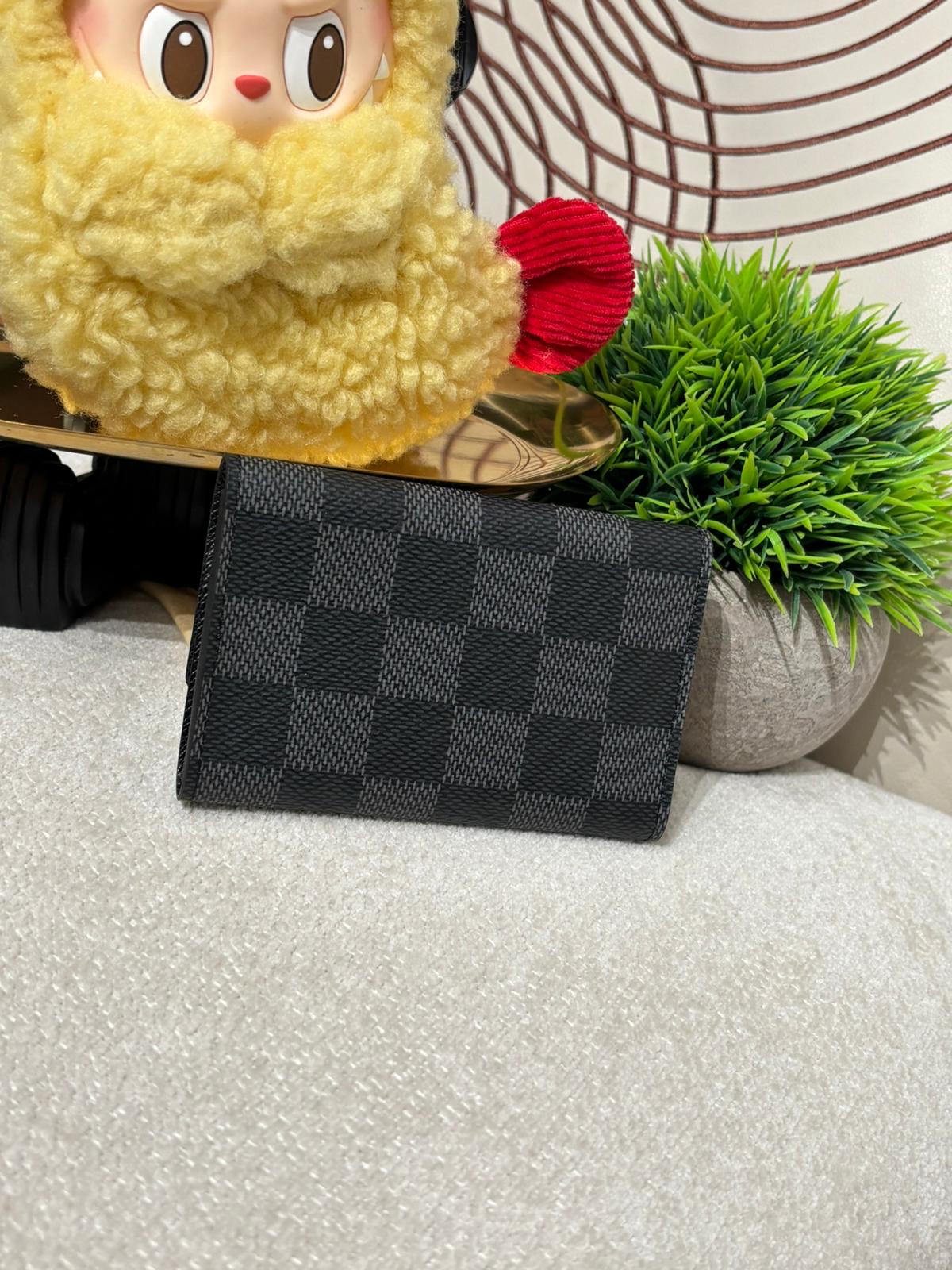 未使用品 LV Key Holder 100%Authentic, Unused ✅Dust bag