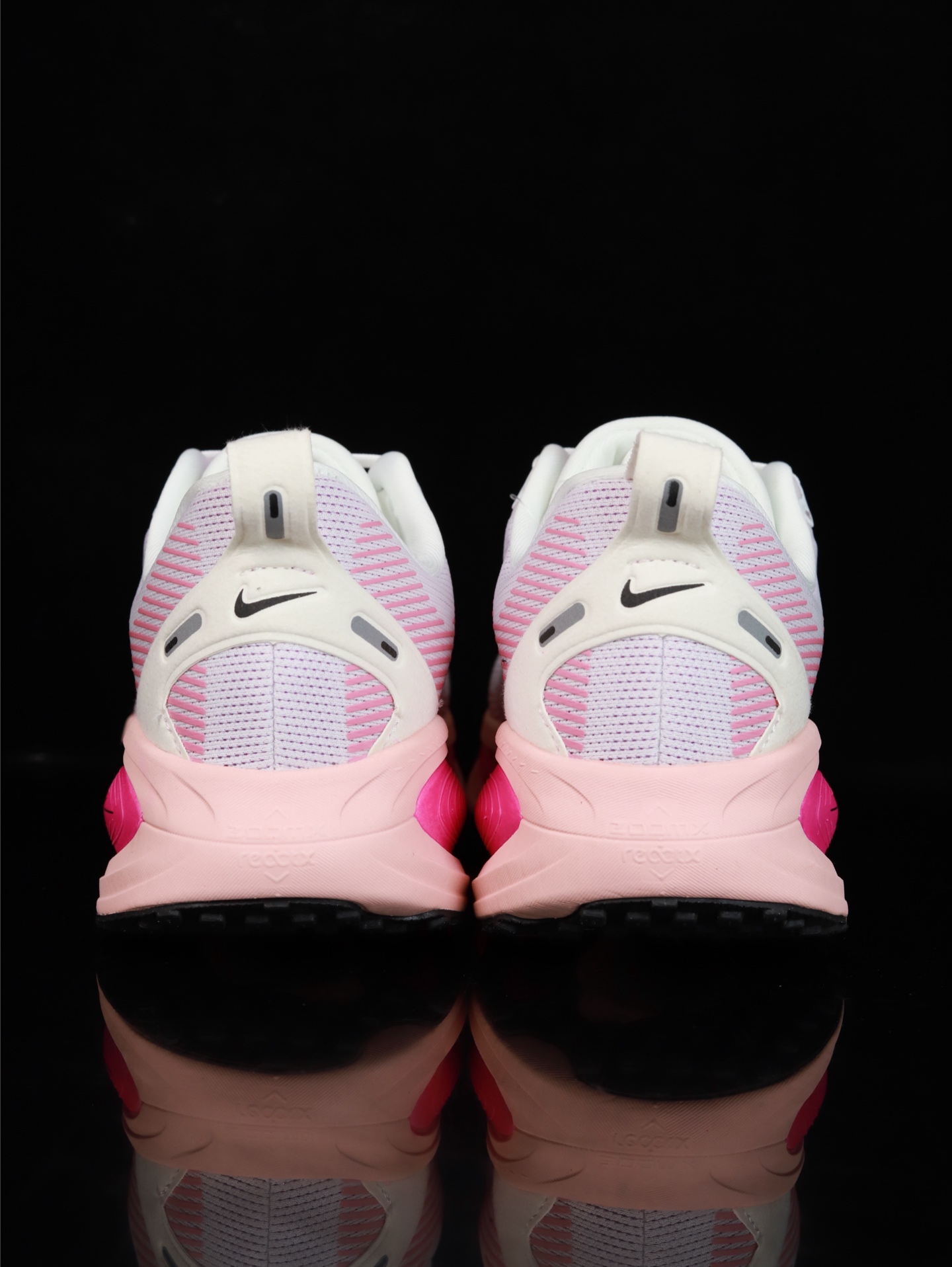 Nike Vomero 18 HM6804-105