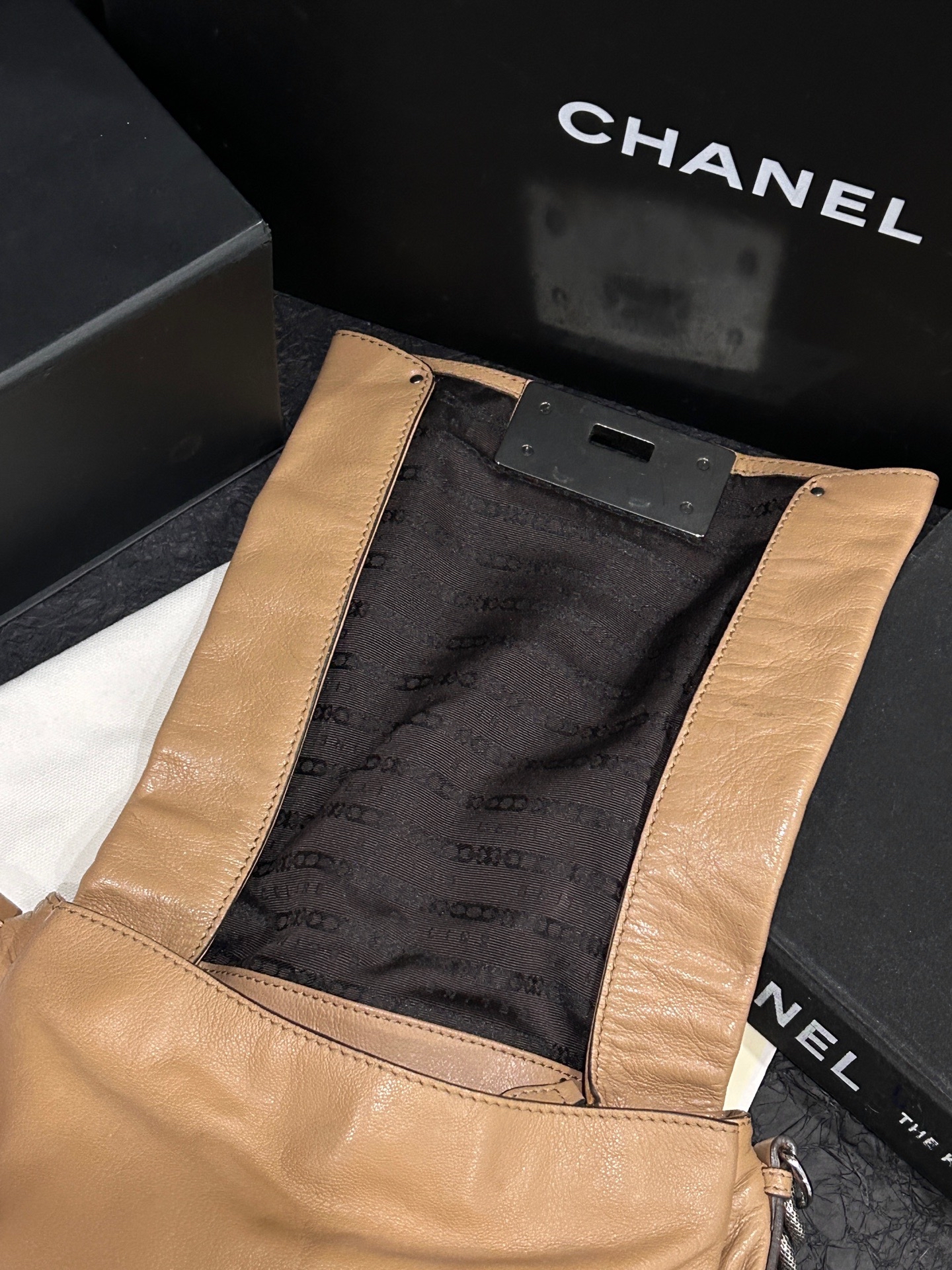 【預訂貨品】Celine 奶茶色油蠟皮方扣包 