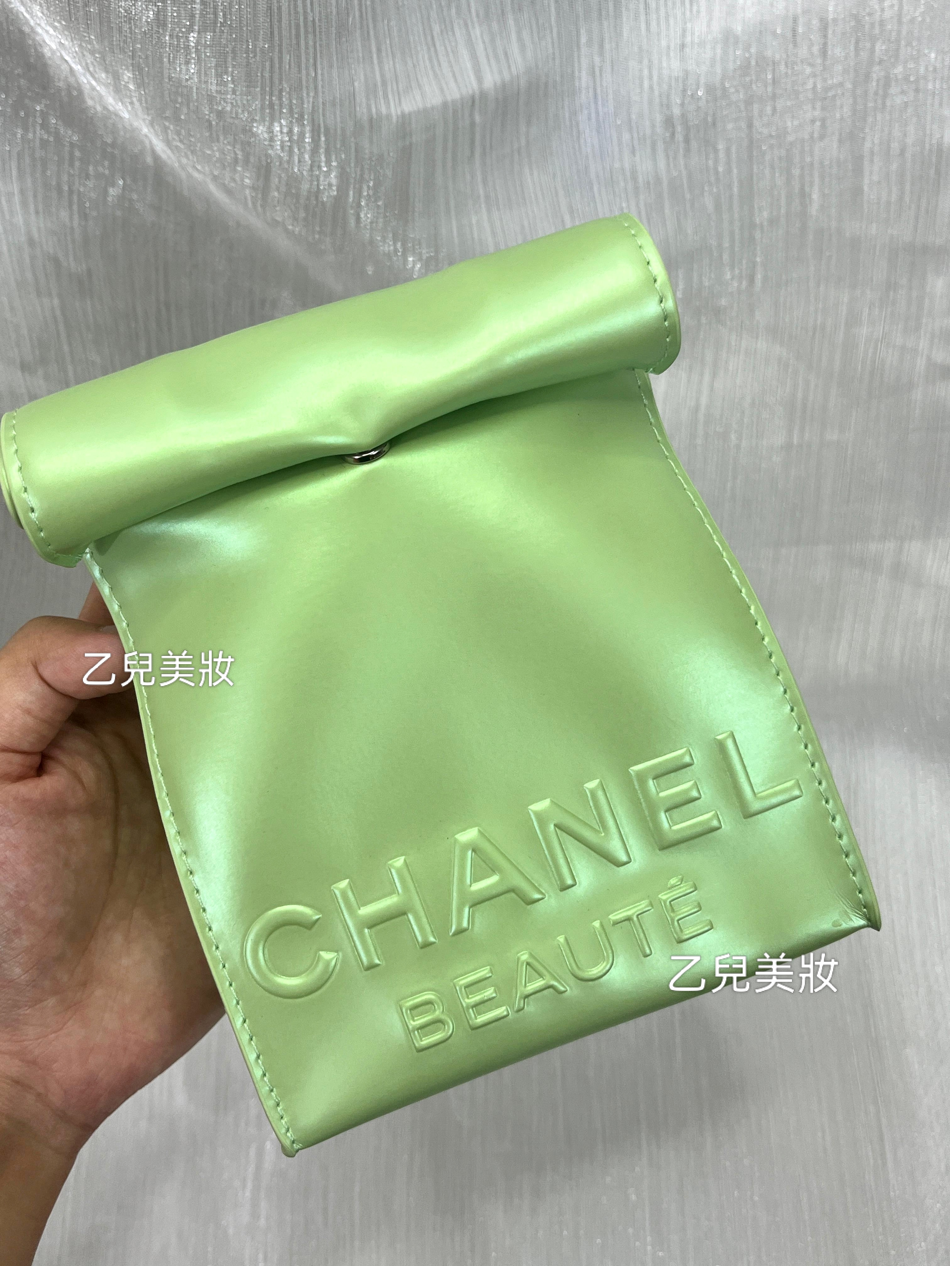 Chanel 多用途隨身淺綠色 幻彩彷皮質化妝包  VIP 禮物 冇盒裝