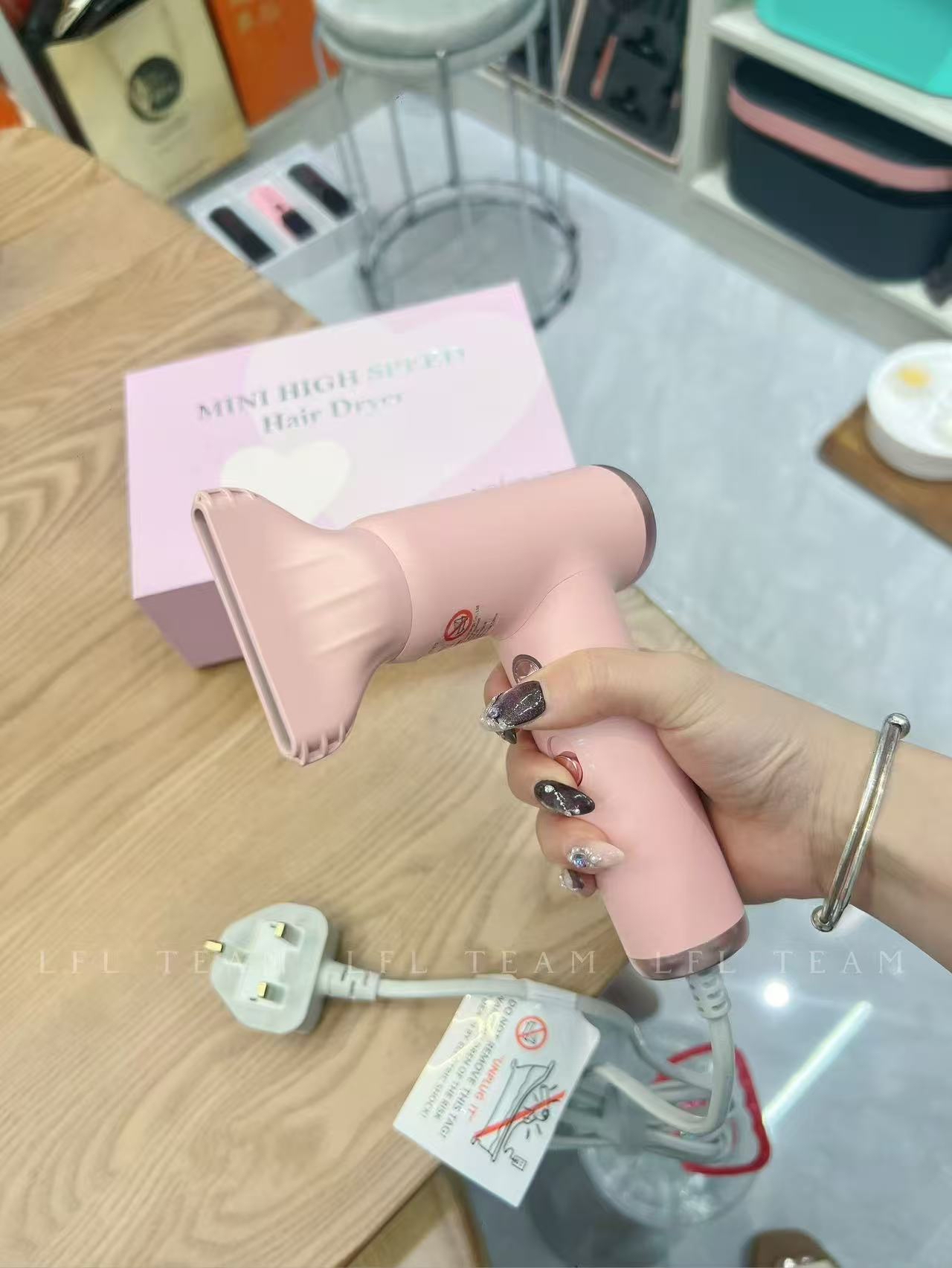 P882 迷你吹风机