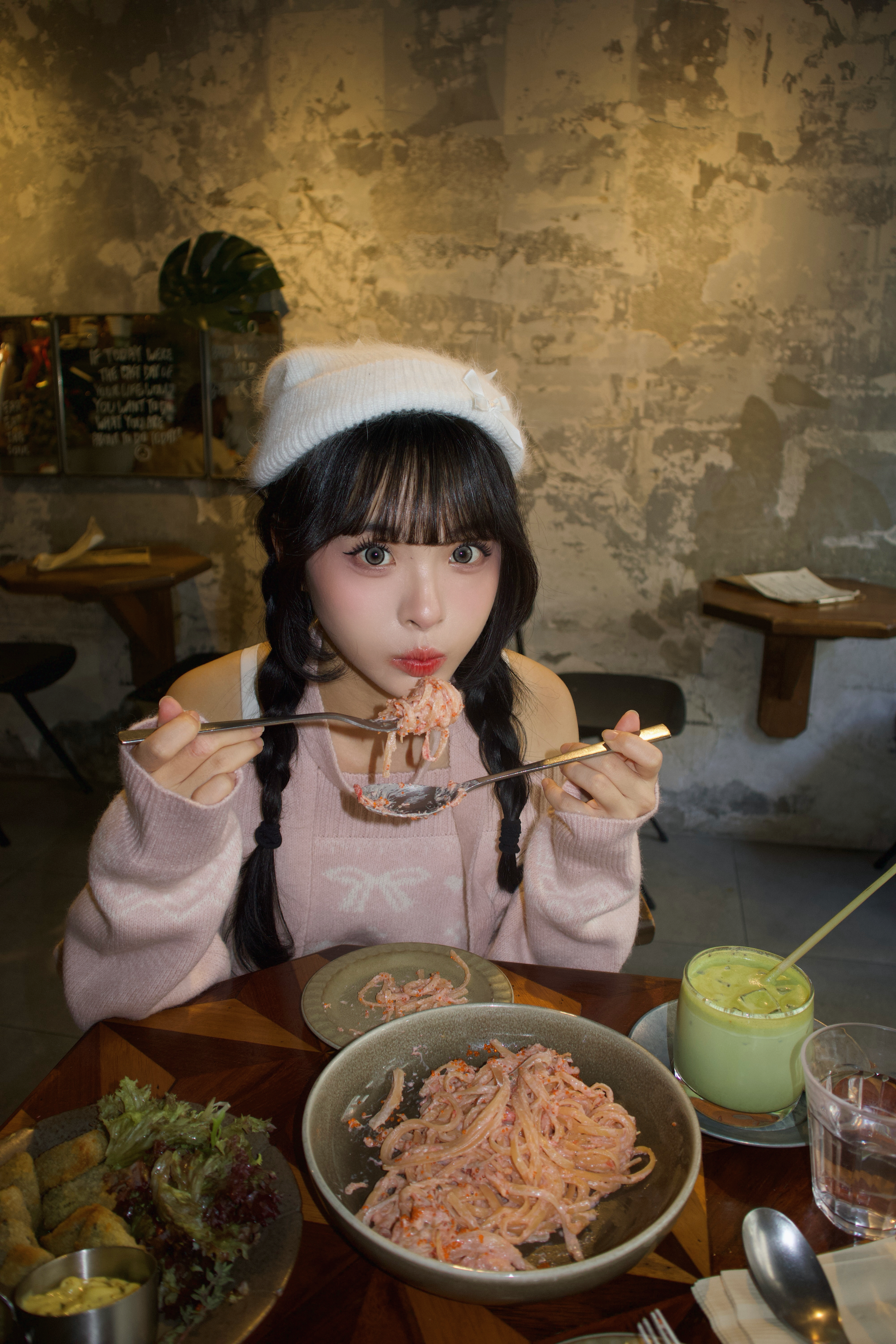 韓國甜美風一字膊蝴蝶結毛衣+掛頸巾