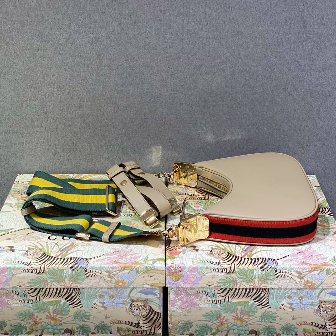 ▪大货实拍 𝗚𝘂𝗰𝗰𝗶 𝗔𝘁𝘁𝗮𝗰𝗵𝗲新品系列 型号：699409 尺寸：23*22*5cm