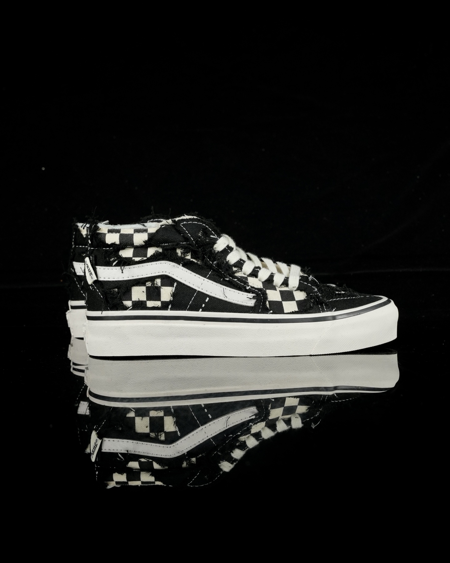 Vans x Invincible Sk8-Mid Reissue