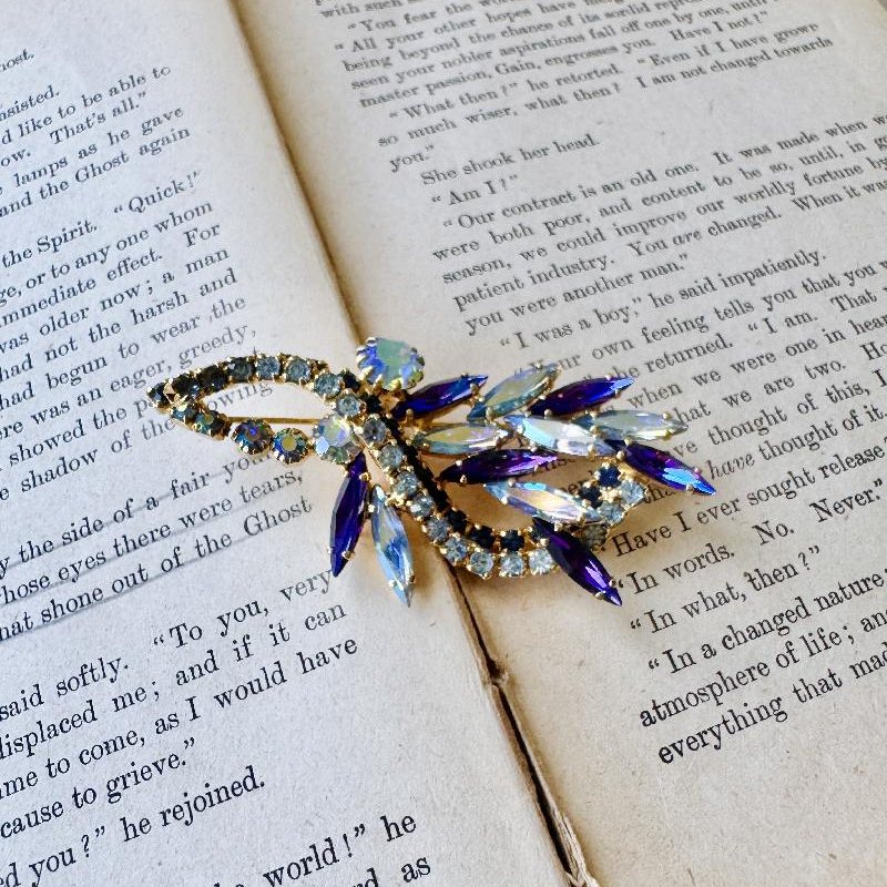 Vintage Mid-Century Designer Quality Lavender Aurora Marquis Brooch(MT2404)