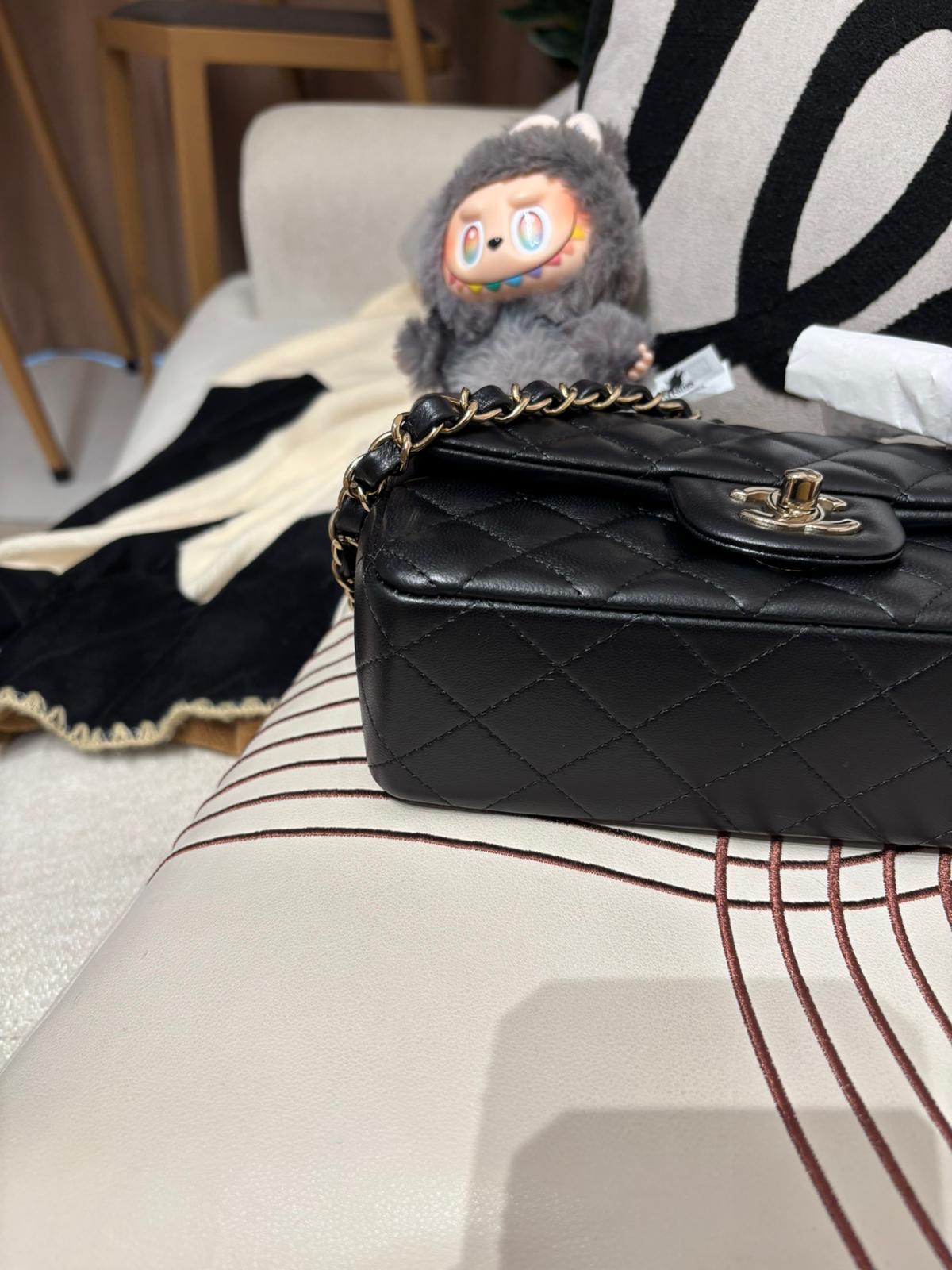 Chanel mini flap bag A69900黑金cf20,晶片 100%Authentic ,99%new ✅晶片✅塵袋✅box