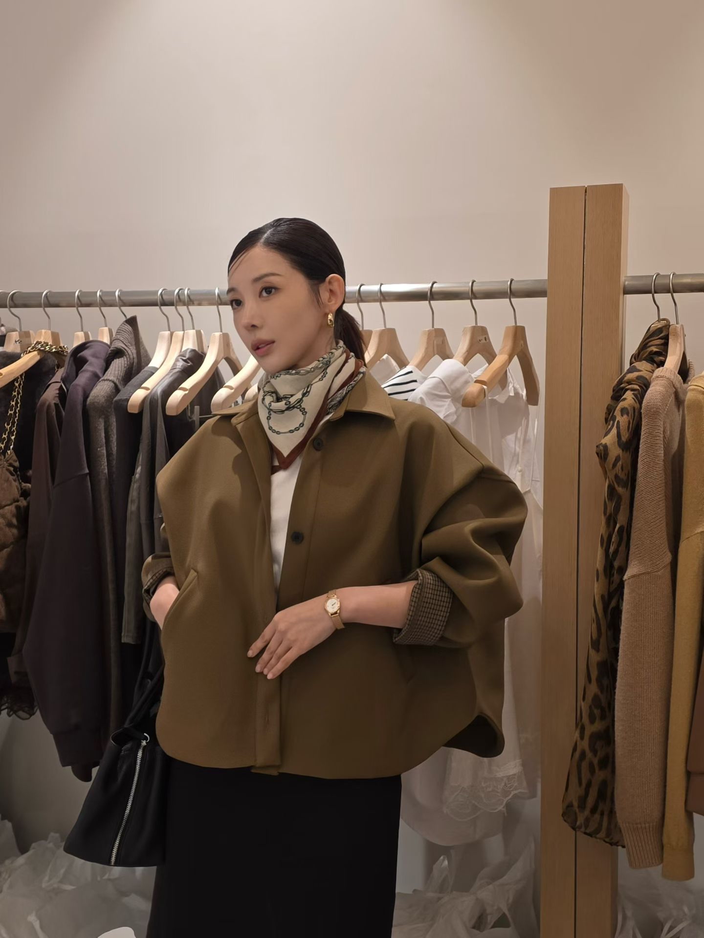 Elegant chain scarf