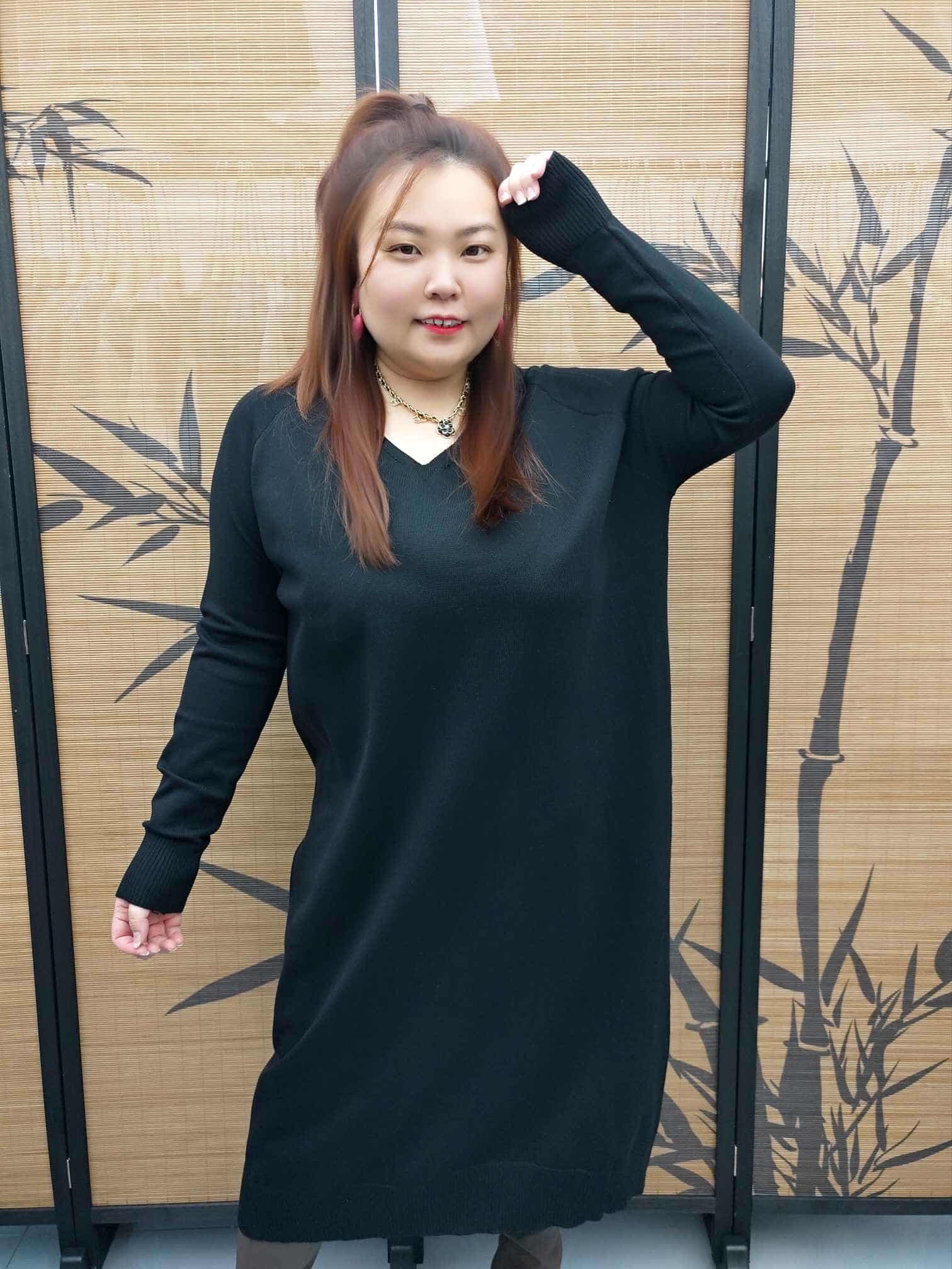 DDF09 5581 V领长袖中长款针织连身裙