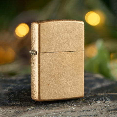 美國製造 | Zippo指定經銷商 Zippo 49477 翻舊銅傳統打火機 – 經典紋理金色 (壓印葉紋)Tumbled Brass Heritage Lighter – Classic Textured Amber Finish