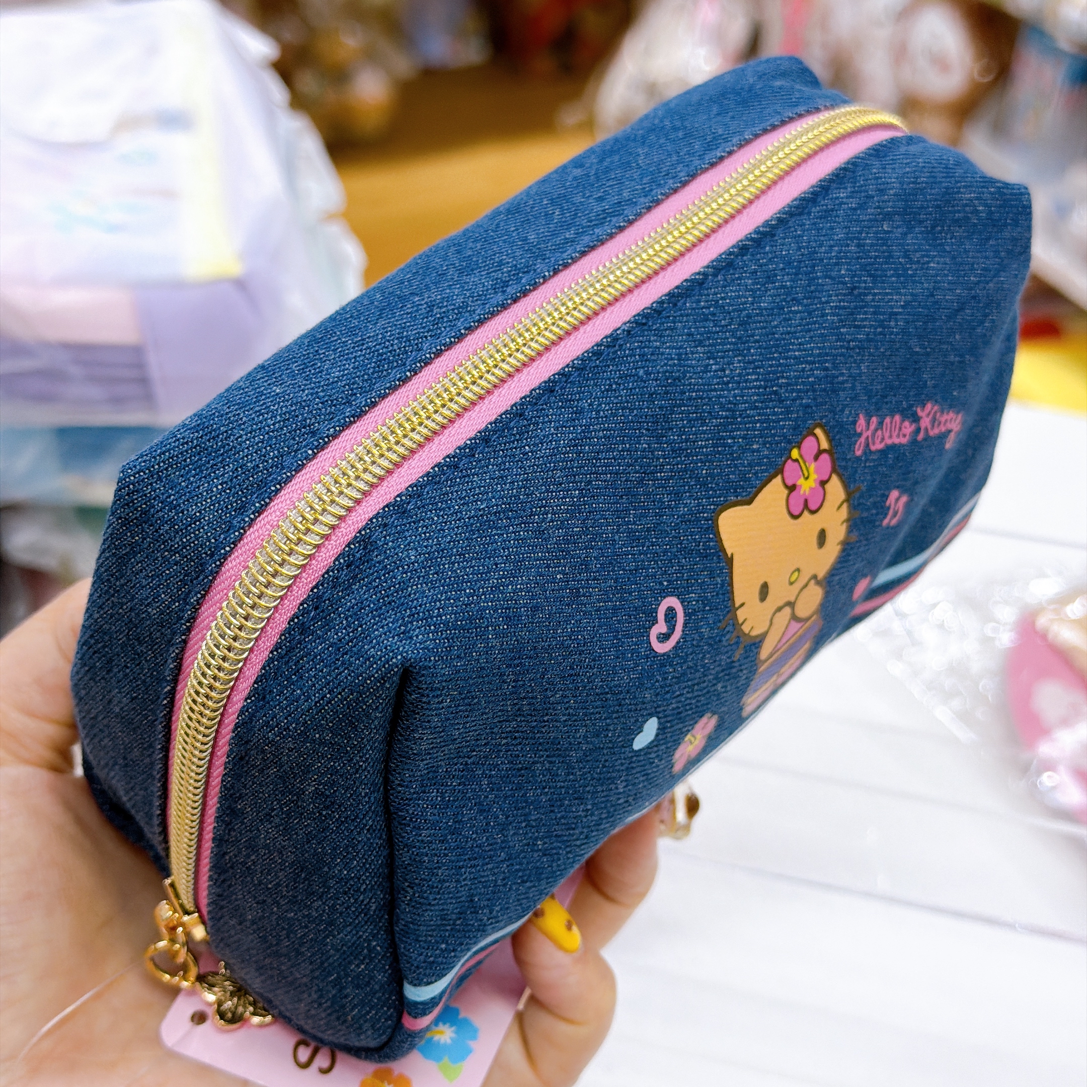 日本直送Sanrio 夏天黑皮泳裝系列 牛仔布黑皮化妝袋