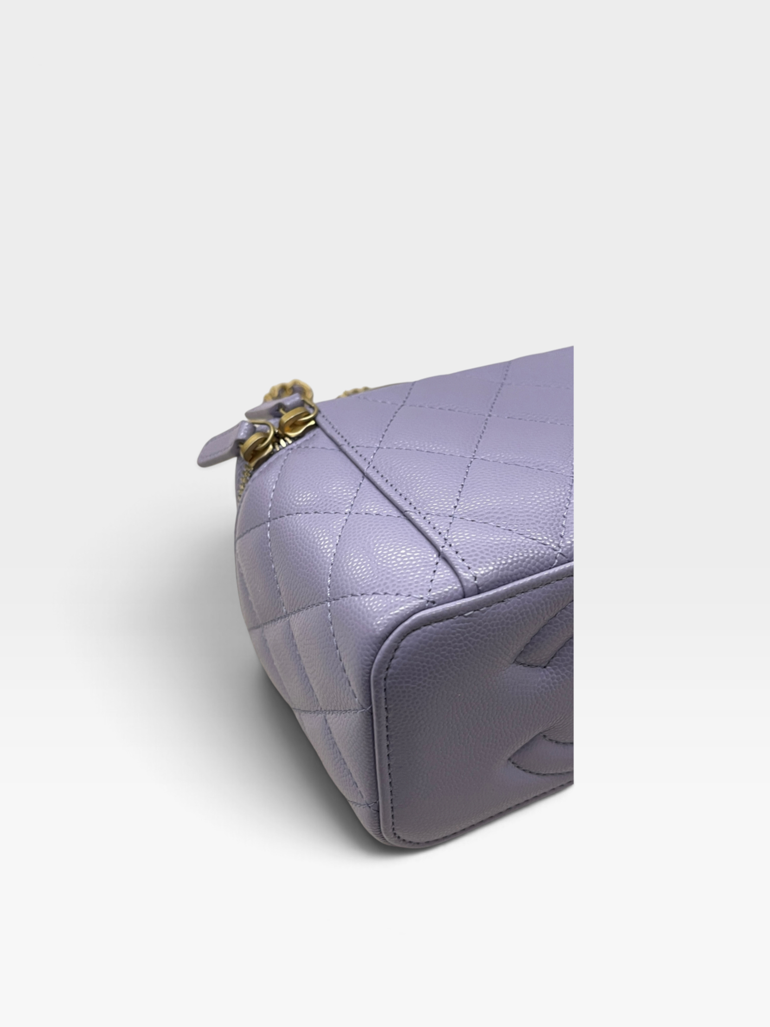 Pre-Owned CHANEL Clutch With Chain / Product Code: 091005