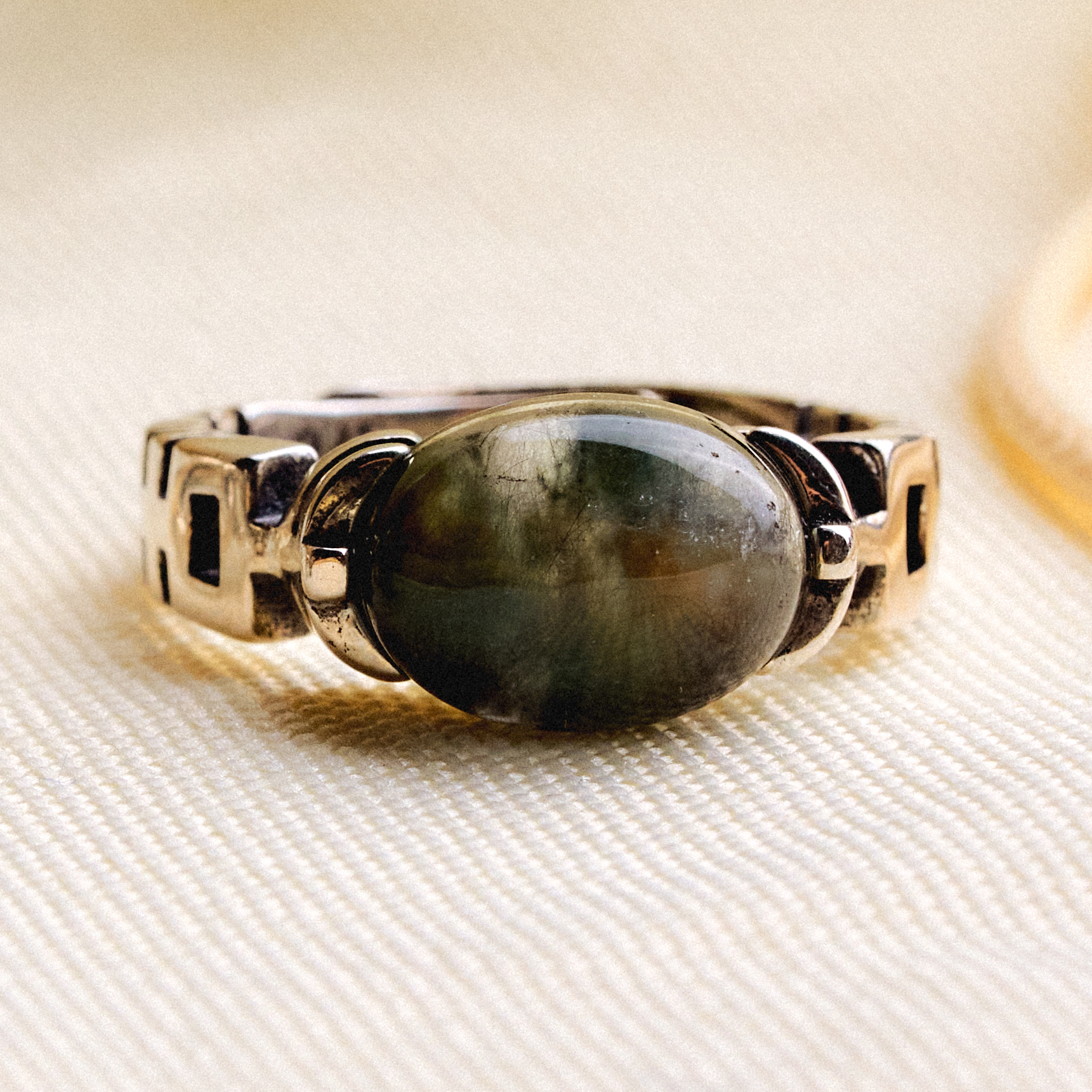 Macaroon Mood Ring