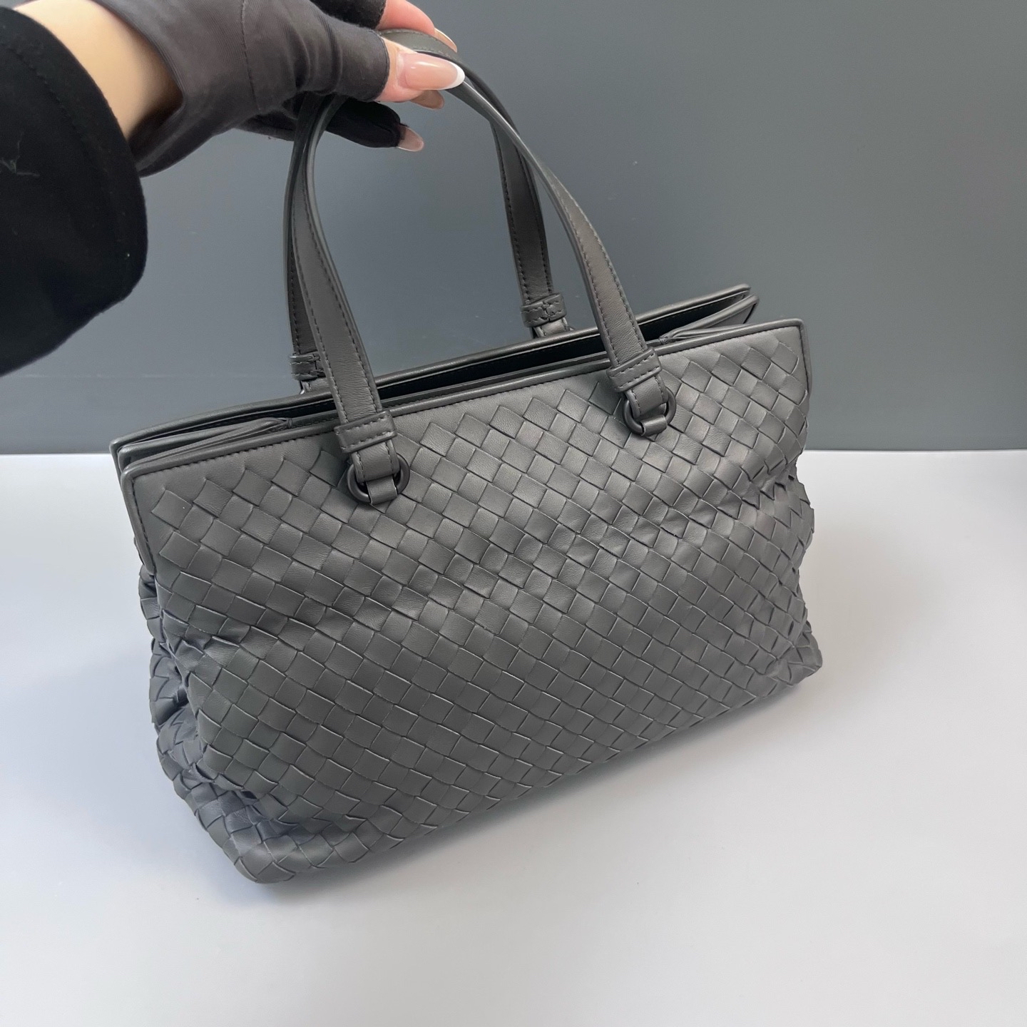 【預訂貨品】BV 灰色編織tote bag