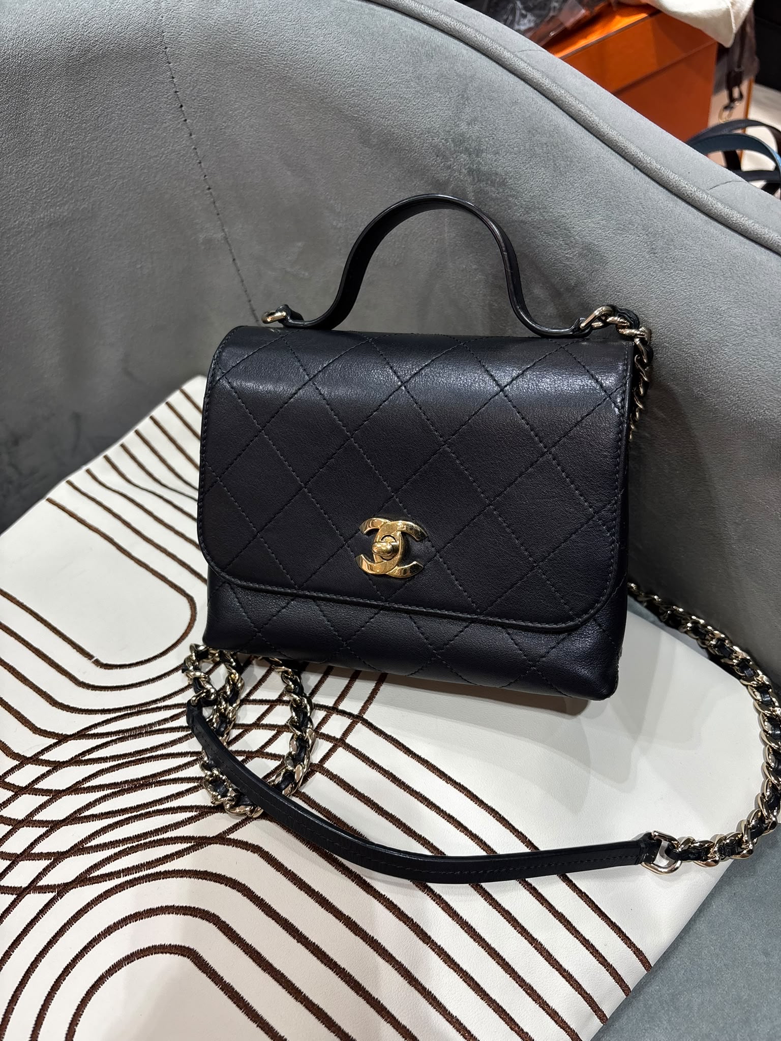 Chanel Top Handle 黑色金扣Crossbody Bag 100%Authentic, 95%New ✅收據✅Card✅Dust bag✅Box