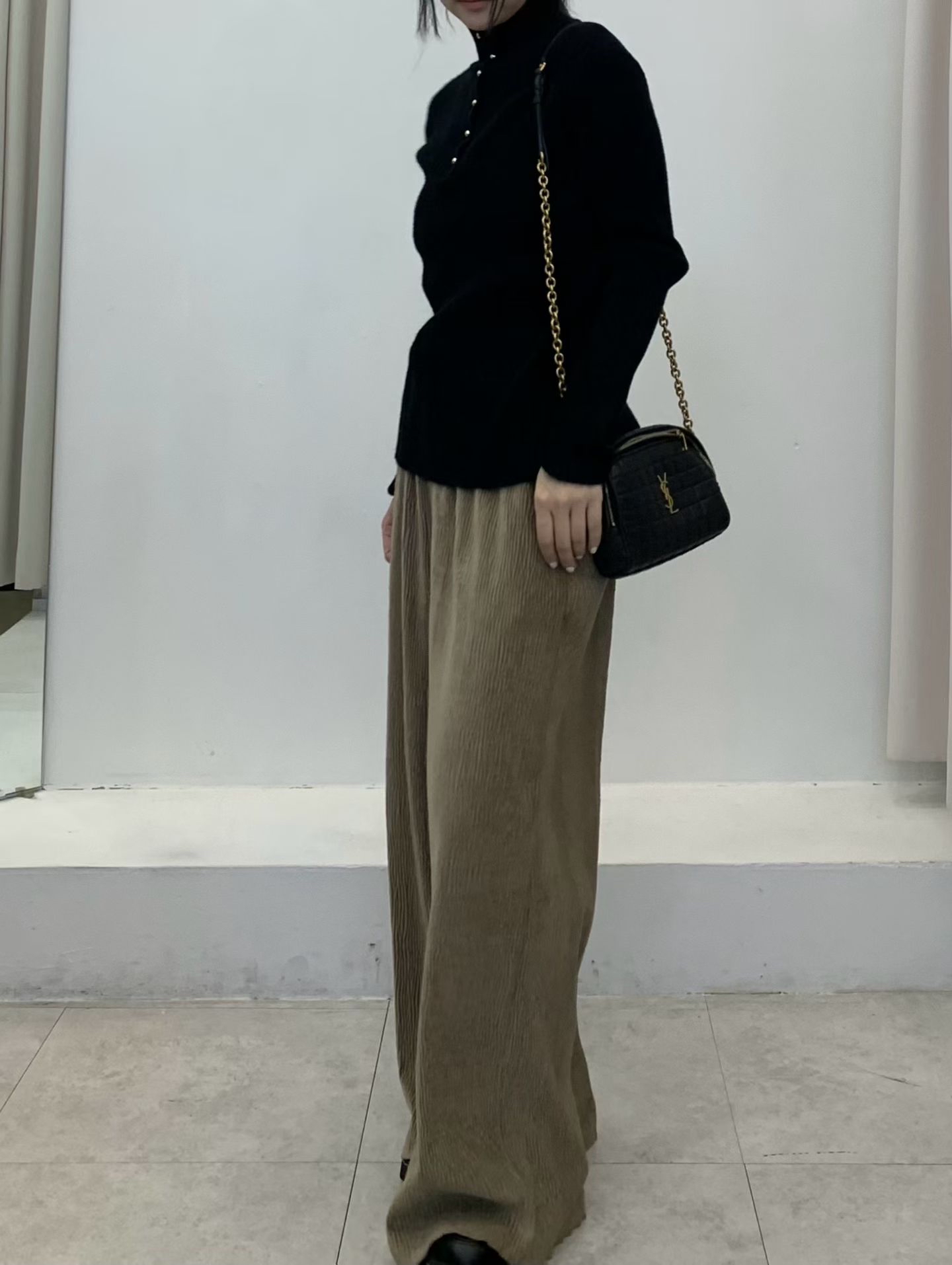 TOP24_12A 小金扣開領TOP (3色)