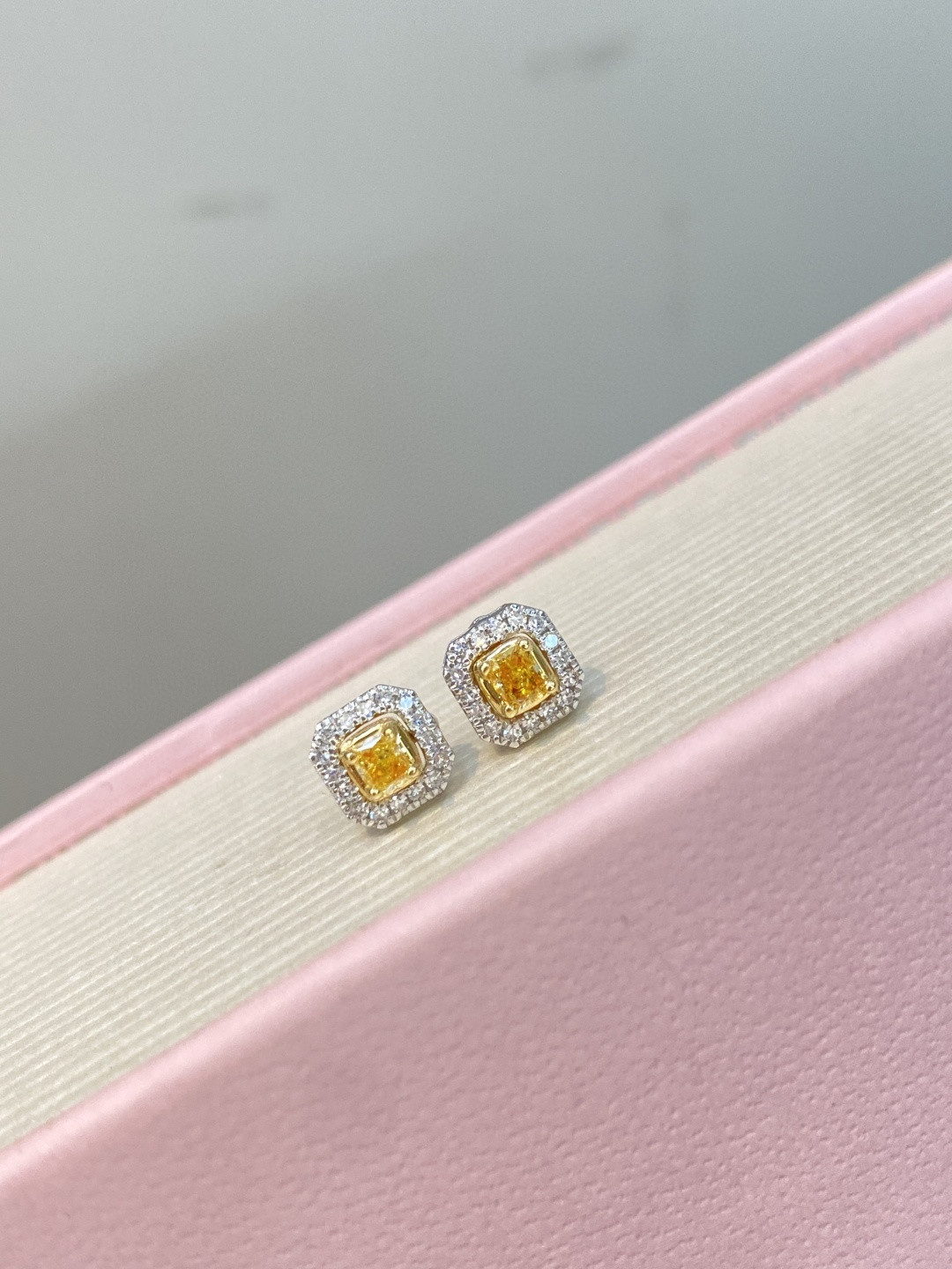 18K Yellow Diamond Earrings 