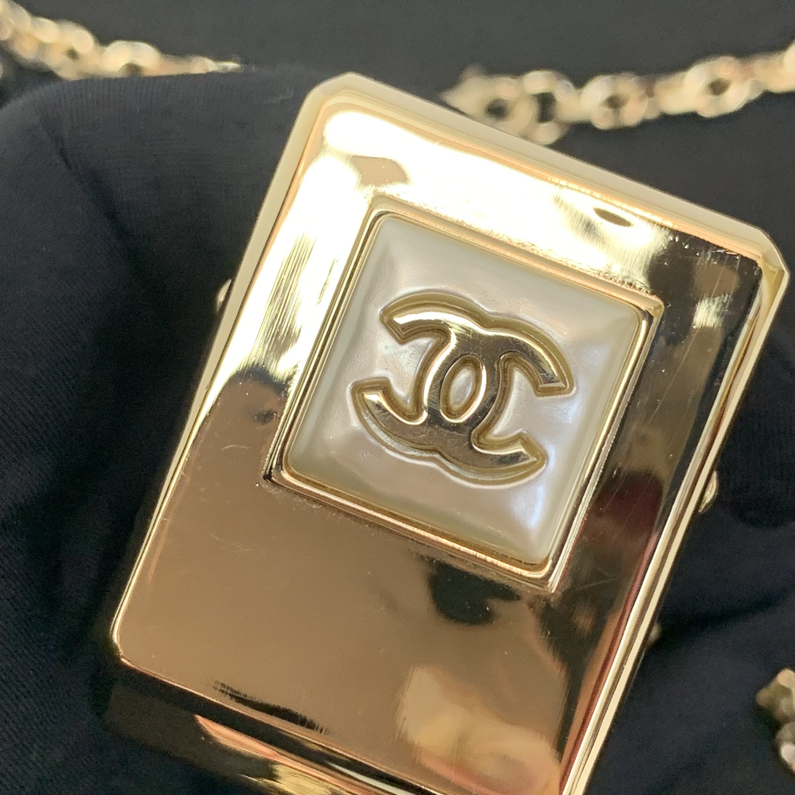 Chanel 金色香水頸鏈