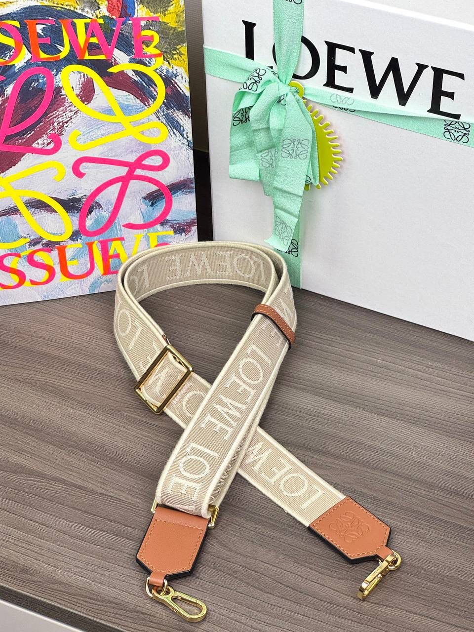 𝐀𝐧𝐚𝐠𝐫𝐚𝐦 刺绣肩带「棕色/金扣」 👈 全新升级上线♻️ 尺寸:𝟗𝟗-𝟒𝐜𝐦（长度可调节） 编码：182323