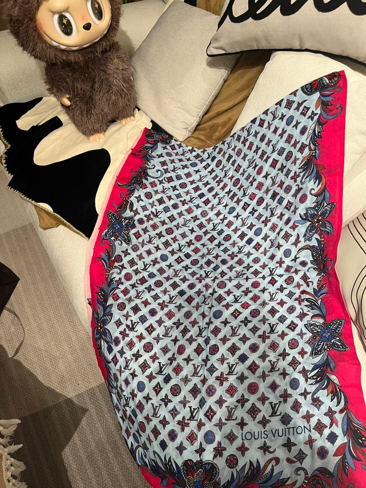 Lv scarf 限量配色輕薄圍巾/披肩M71409 100%Authentic, 98%New ✅box