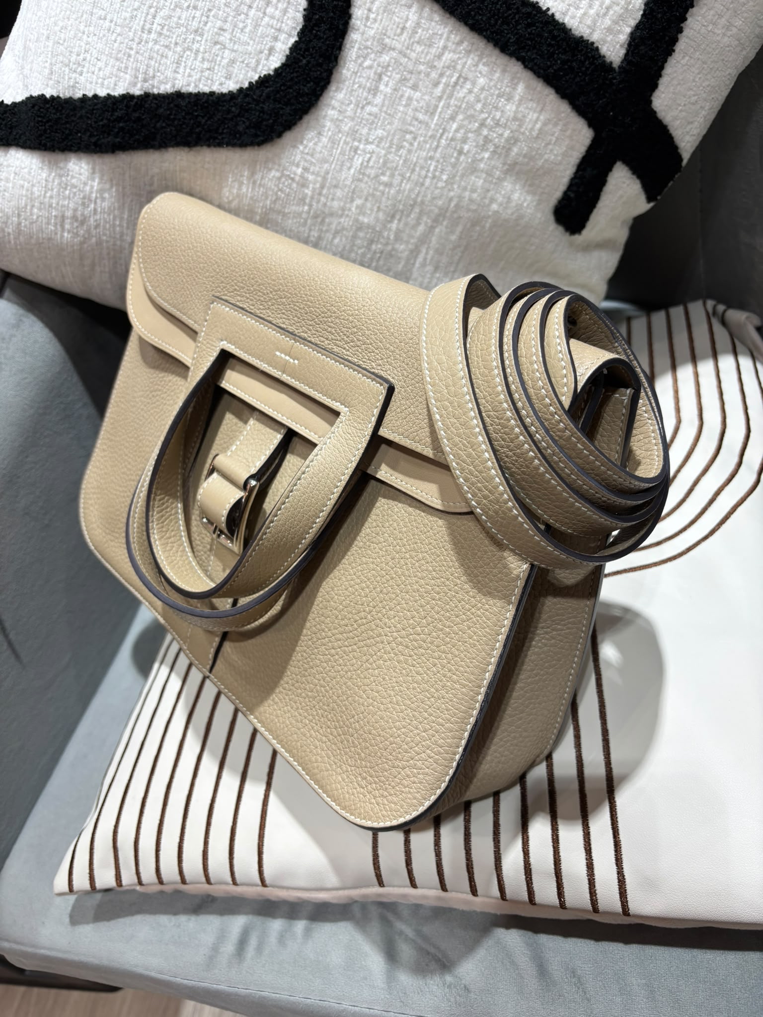 Hermes Halzan 31 Stamp A 風衣灰 100%Authentic, 98%New ✅Dust bag✅Box