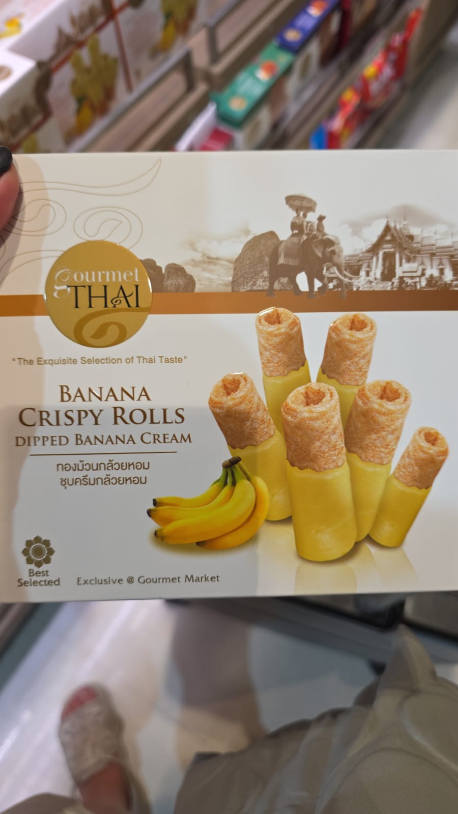 banana crispy rolls dipped banana cream