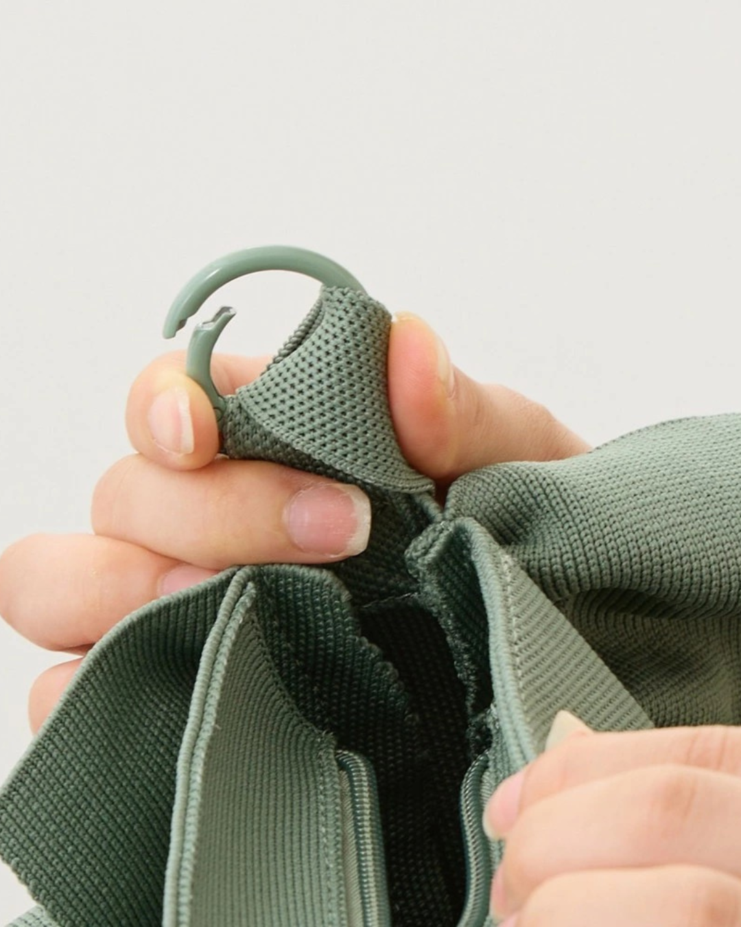 日本代購【 2026新產品 日本直送 人氣熱賣🔥氣質可愛！ROOTOTE  Baby Roo 系列 荷葉邊針織斜揹袋 | Luffle Ruffle Knit Shoulder Bag • Washable 】﻿﻿