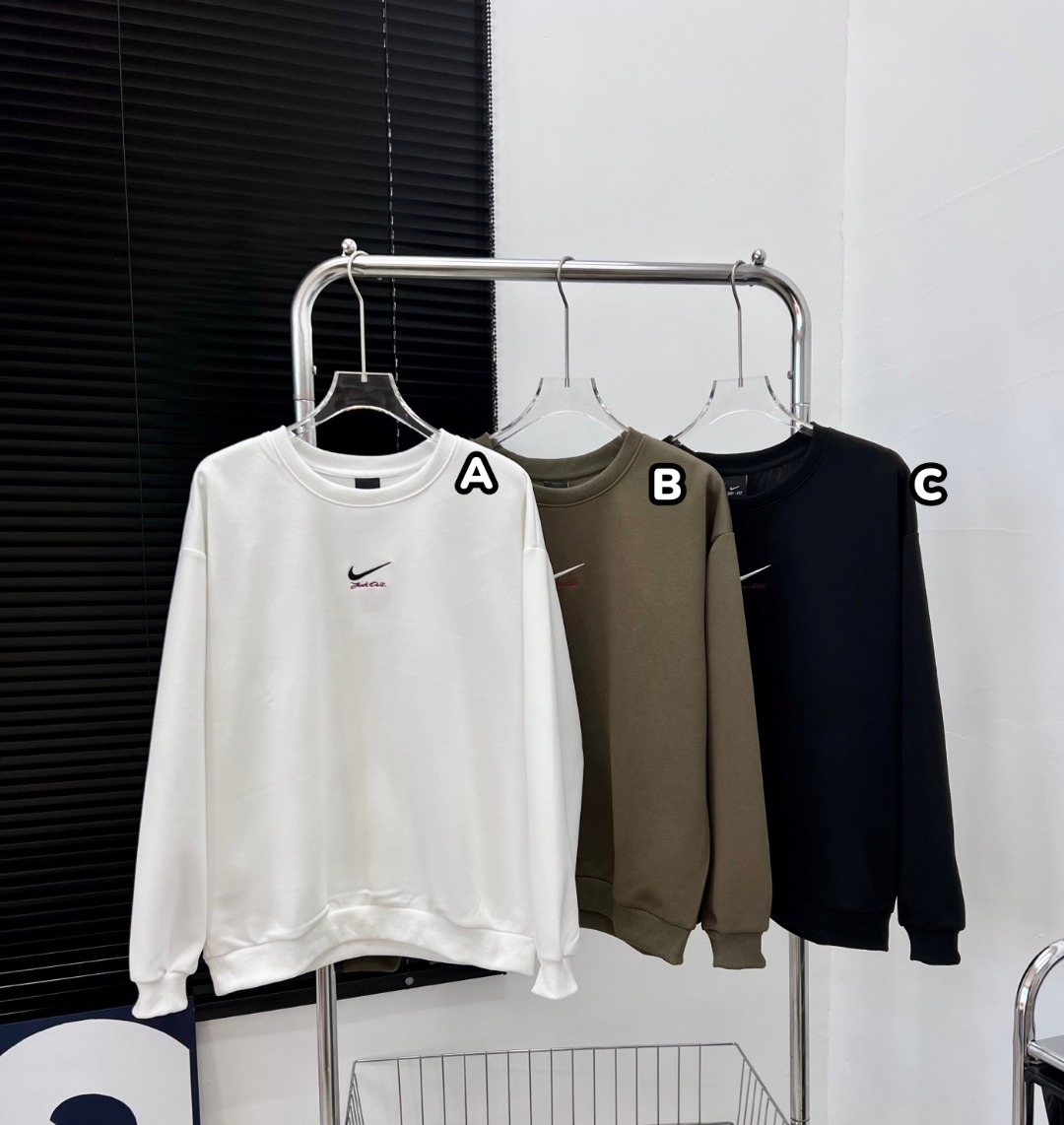Nike  Standard Issue 馬年限定脫繮系列圓領衛衣