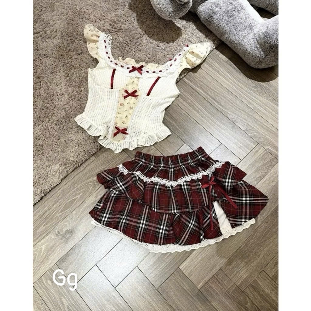 蘿莉塔風格束身胸衣和格子裙套裝