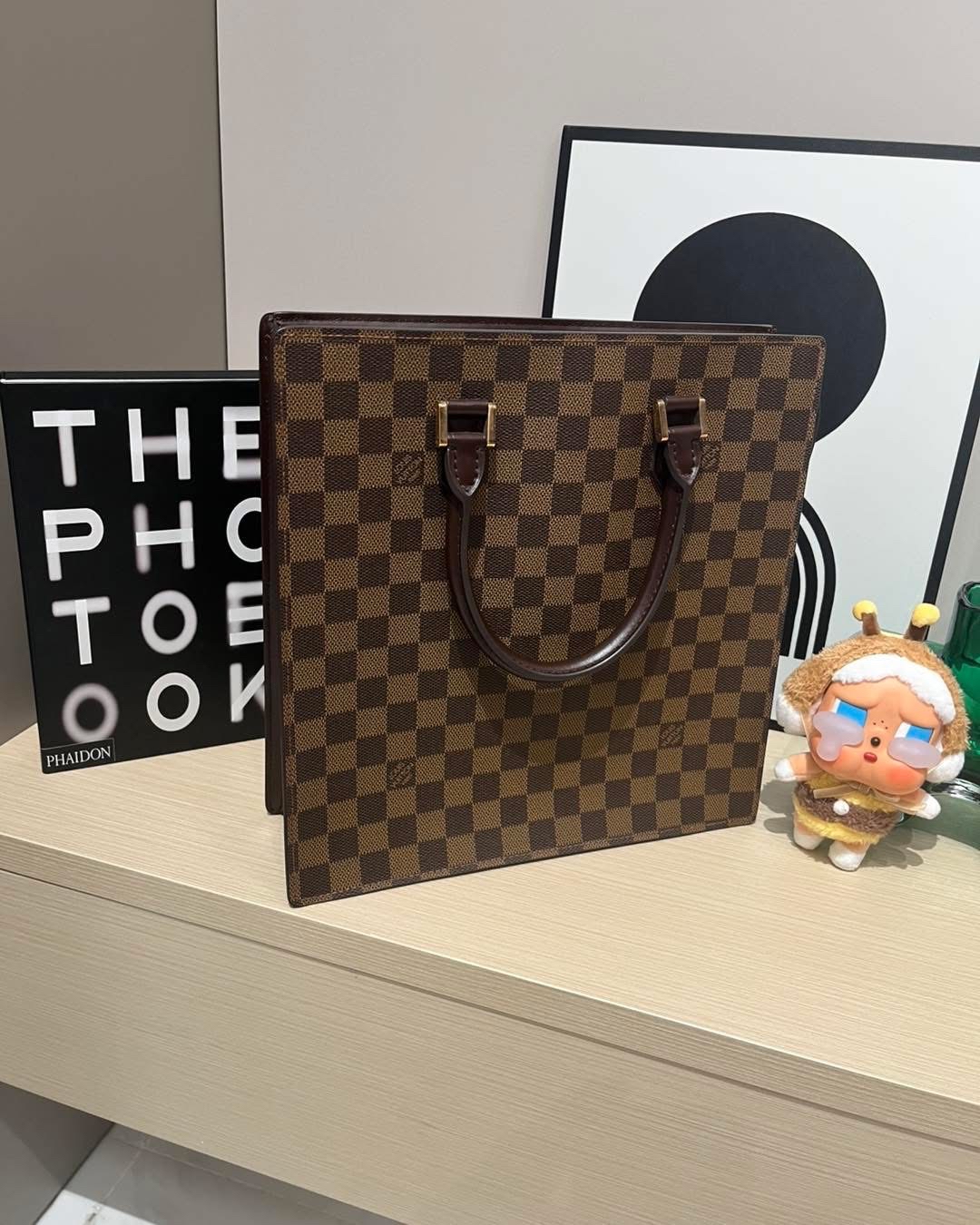 Lv sac plat 琴譜包 100%Authentic ,98%new✅dust bag