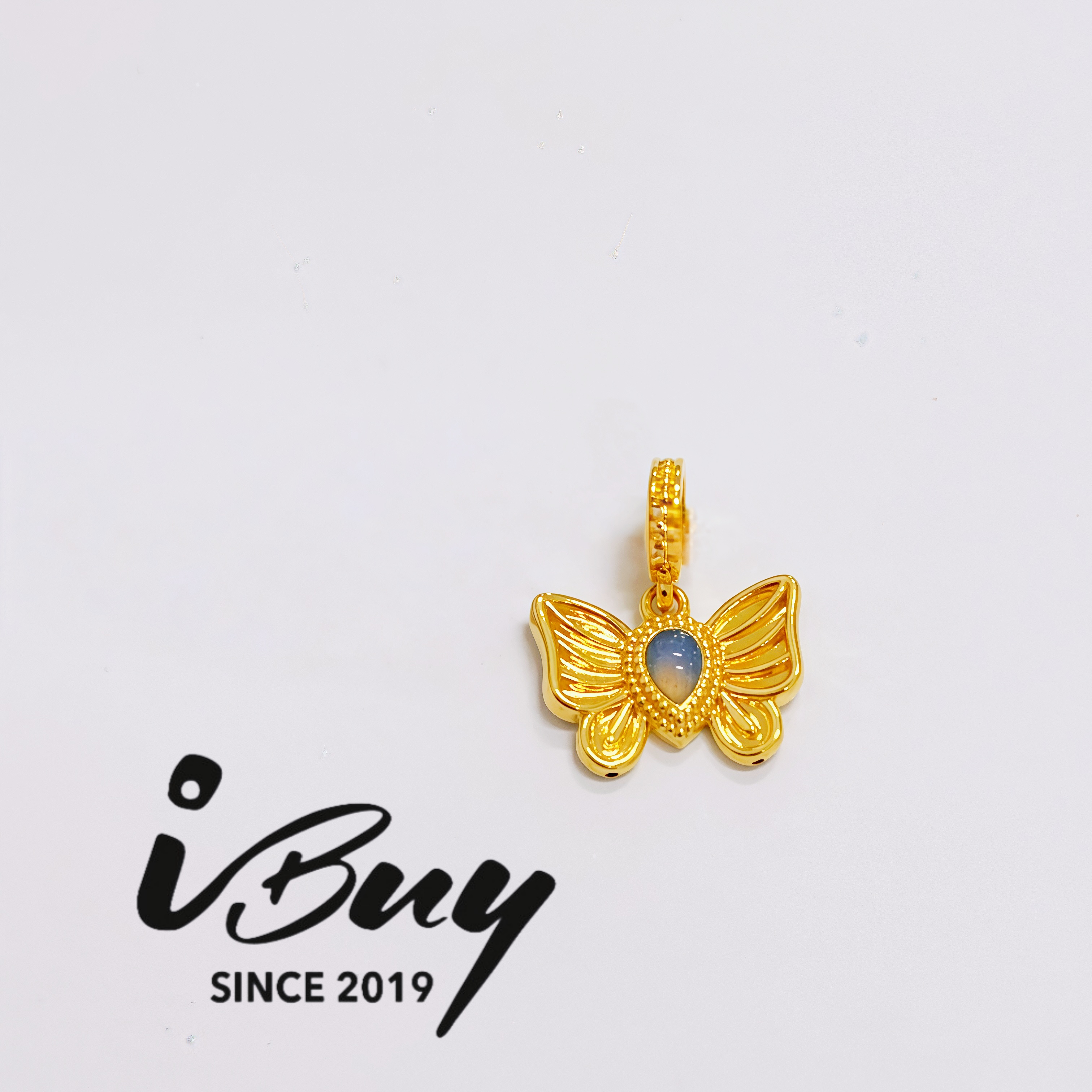 916 GOLD SAPPHIRE-BUTTERFLY CHARM 916 金 蓝宝蝴蝶串咀