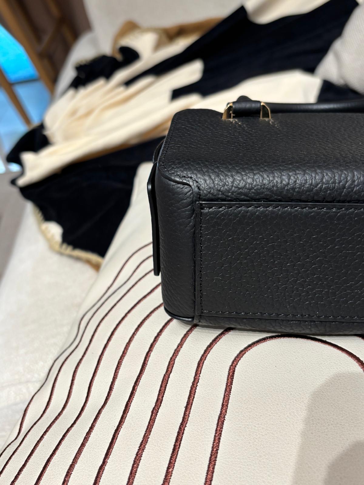 Delvaux cool box nano 黑金牛皮，100%Authentic,99%new✅dust bag 
