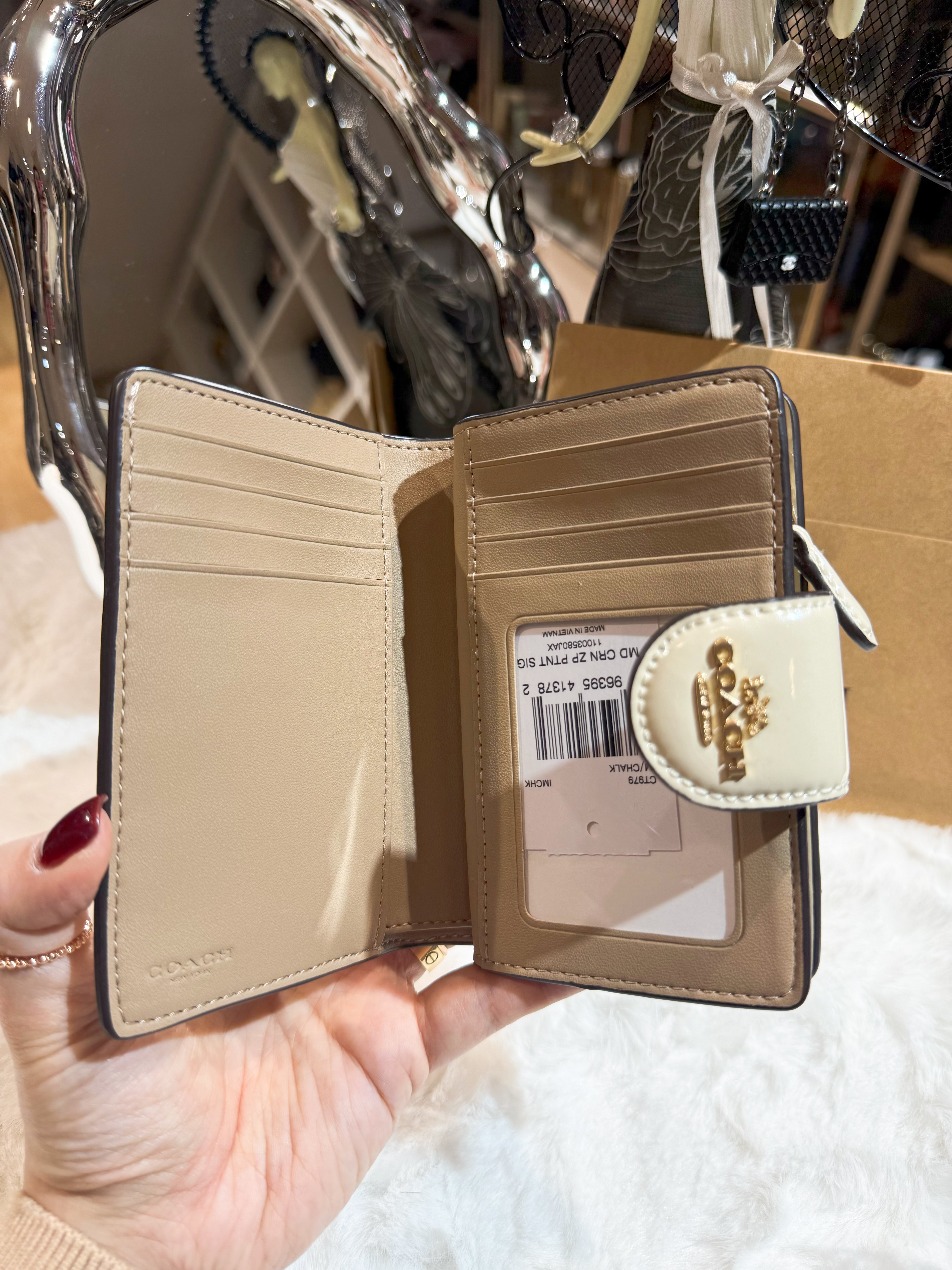 Coach medium wallet pat/white/m