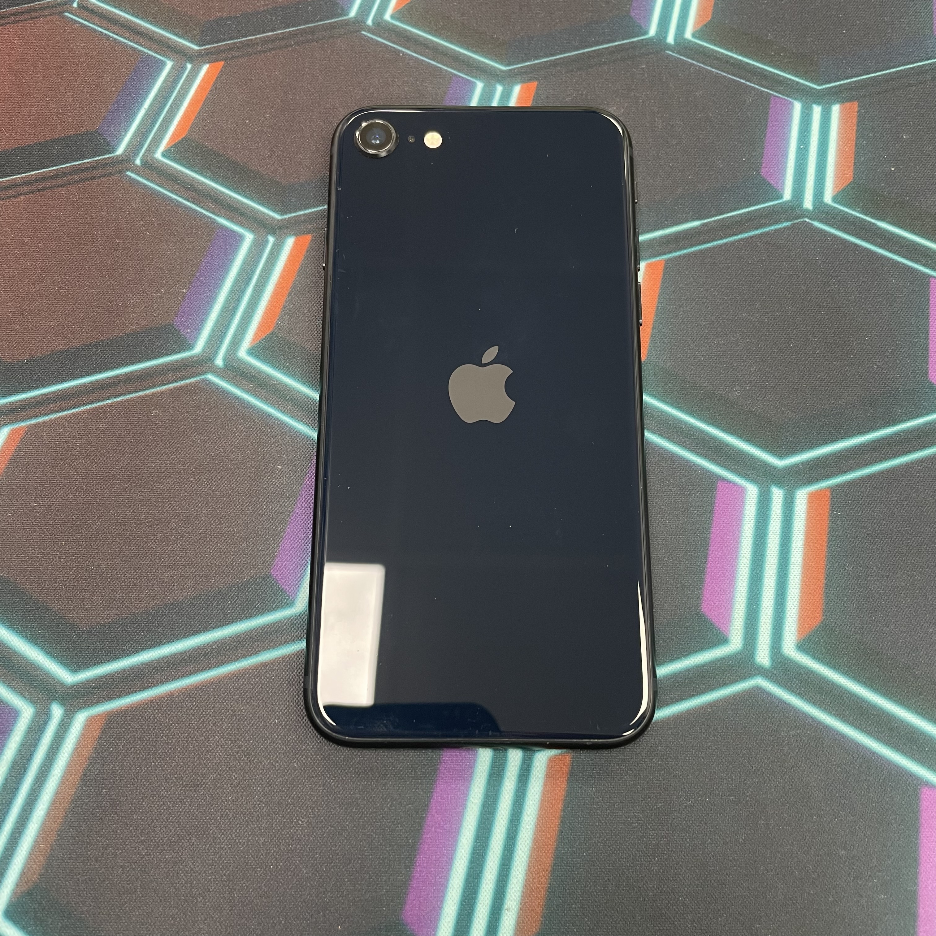 *7828 SE 3 勁靚機 64GB 電100 黑色 black