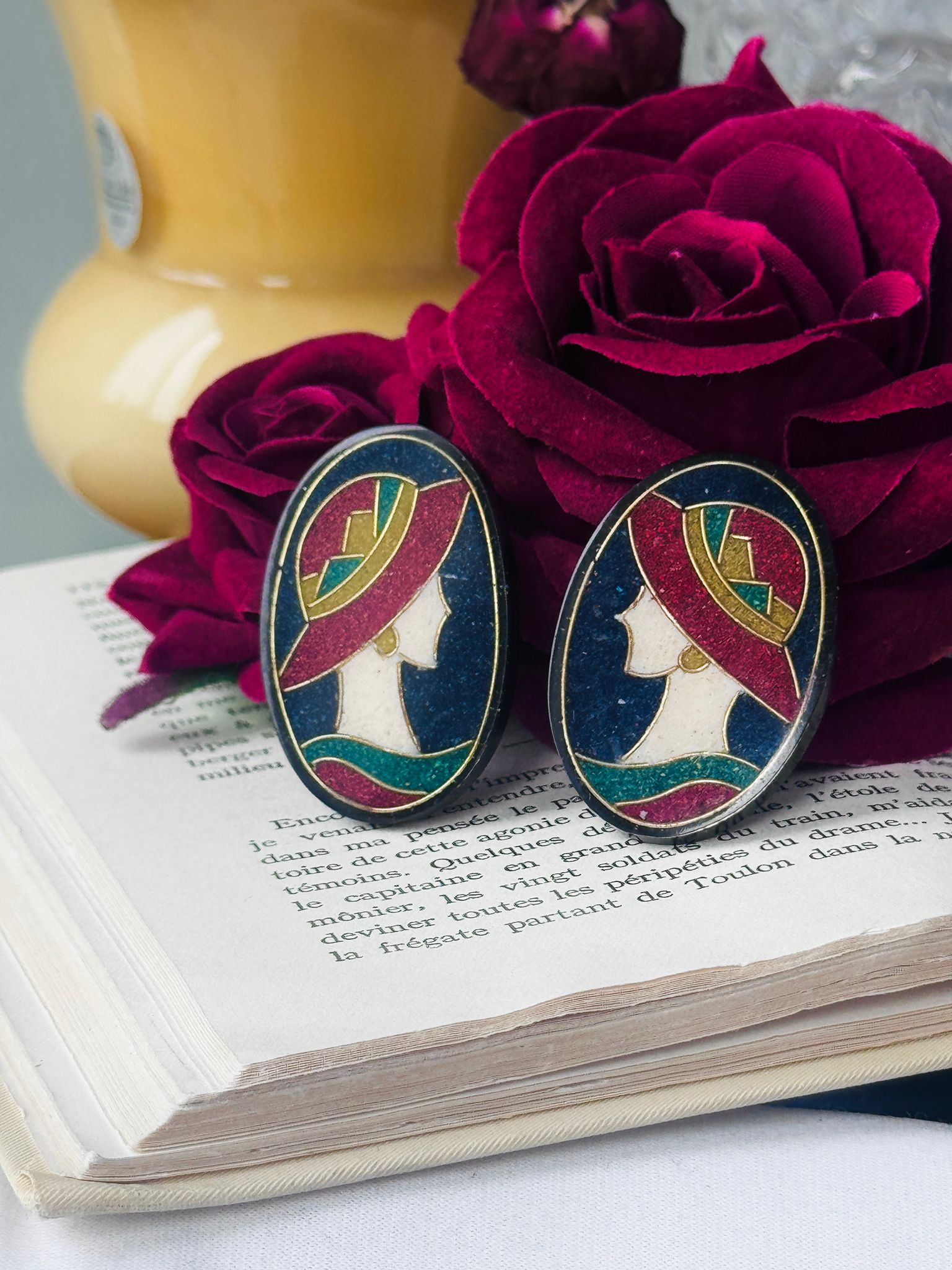 Vintage C.a. 1980s Inlay "Flapper Lady" Silhouette Stud Earrings (MT2589-6)