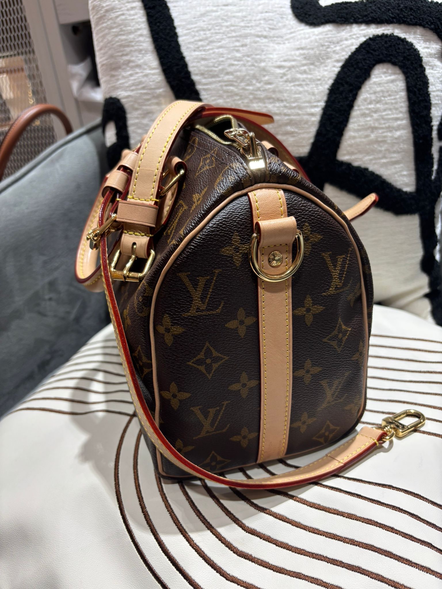 LV speedy Bandoulière 25 monogram 100%Authentic, 98%New  ✅Key Lock ✅長肩帶✅塵袋✅box