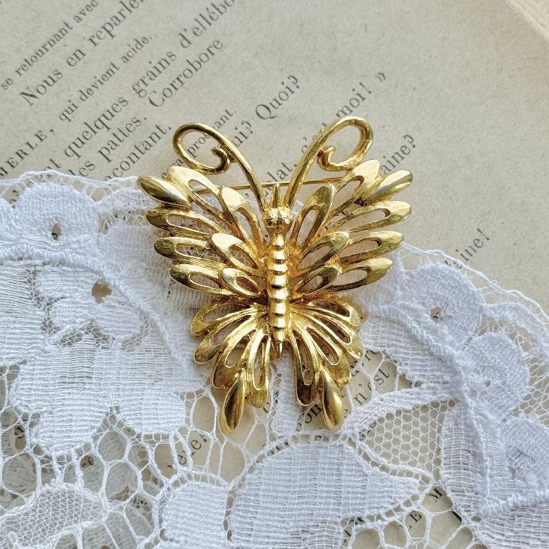 C.a. 1980s Monet Golden Butterfly Brooch (MT2070-16)
