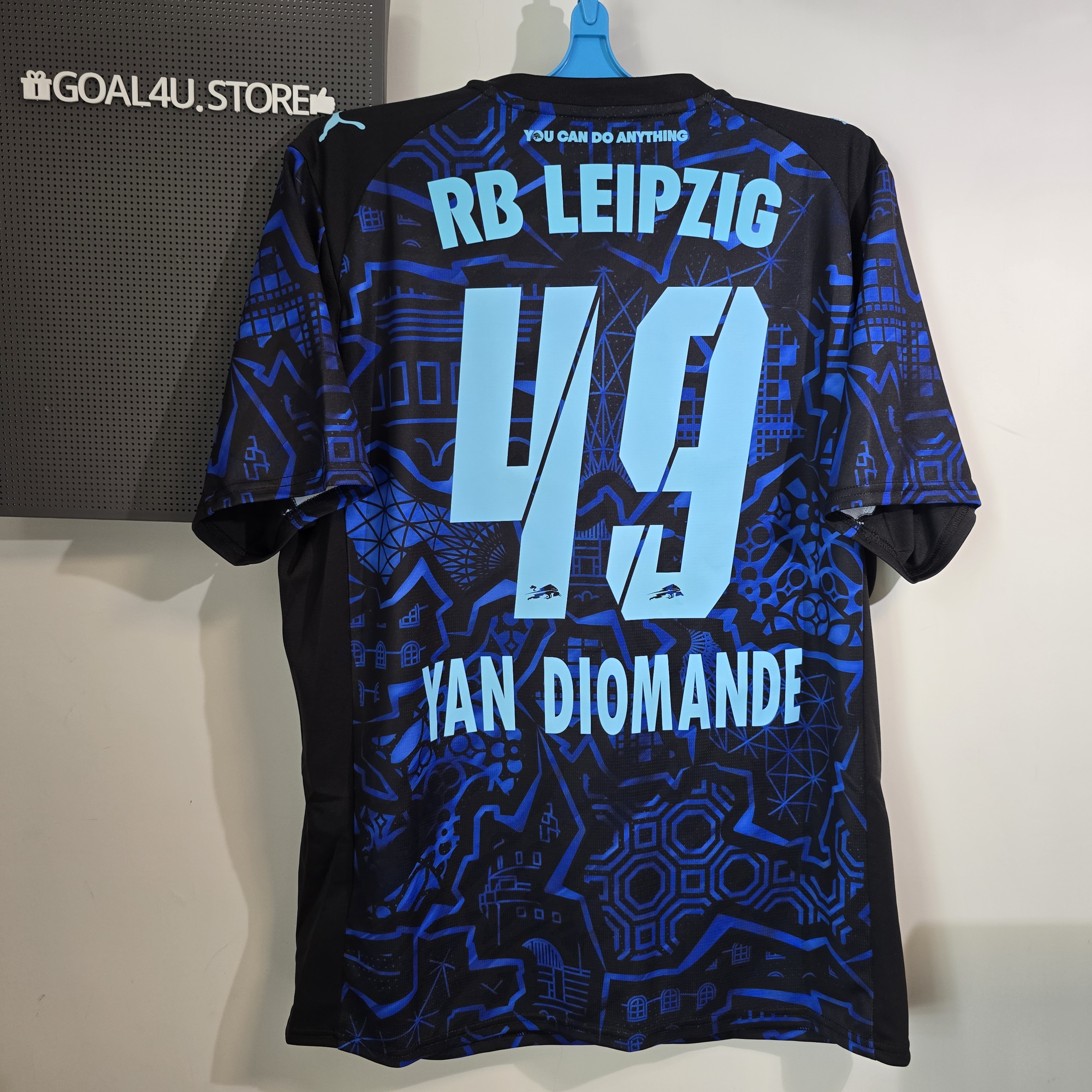 ✨ 螢光登場 Nike Leipzig 萊比錫 2025-26 特別版球衣 784029_01