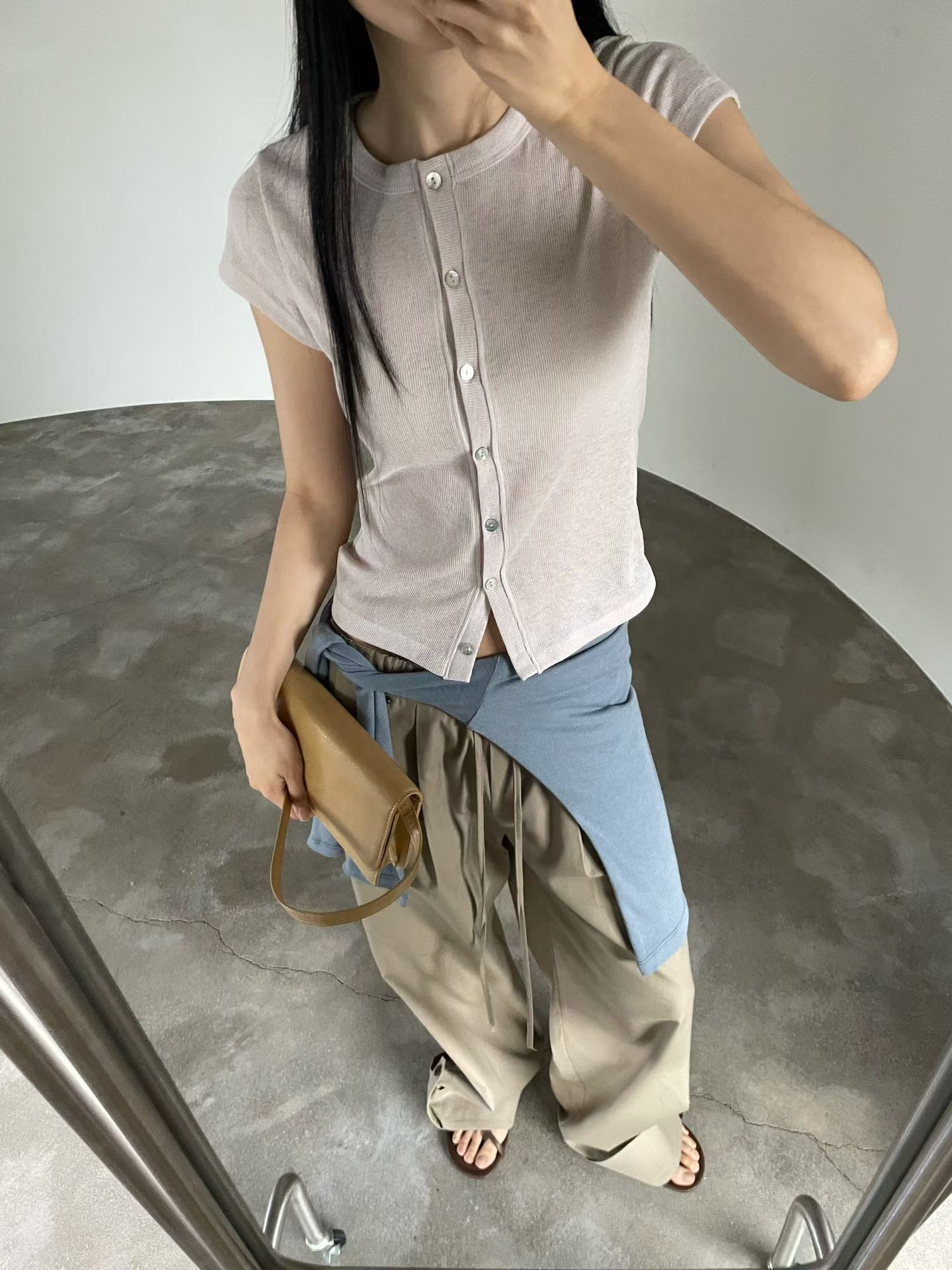 Light and skinny outer