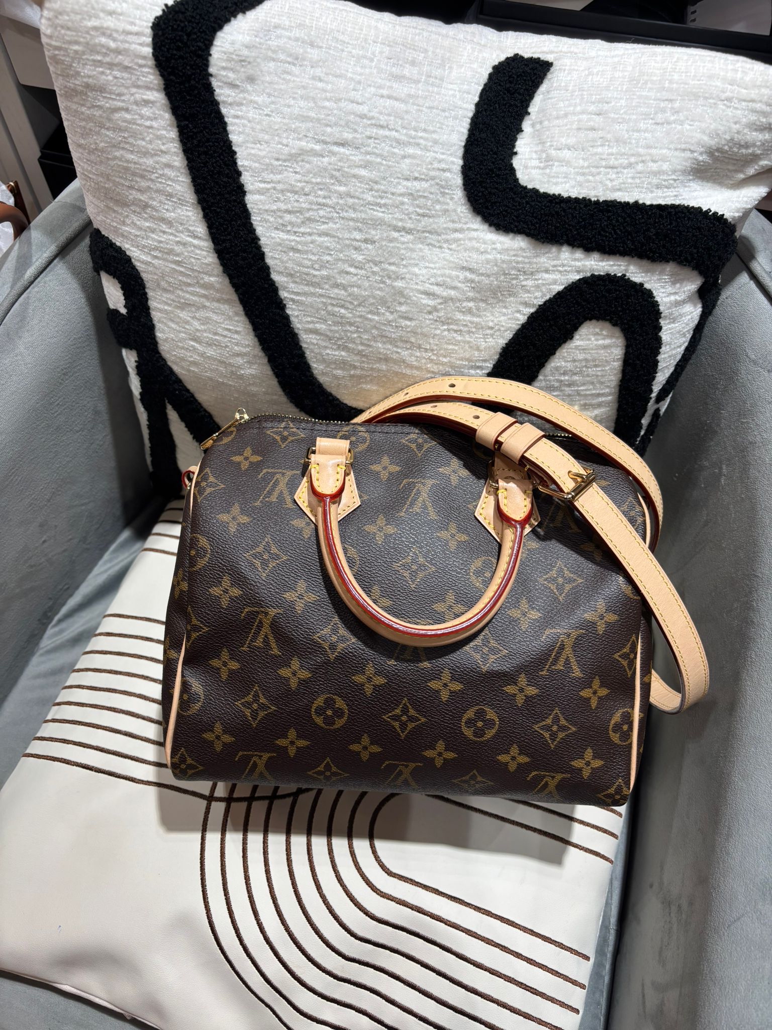 LV speedy Bandoulière 25 monogram 100%Authentic, 98%New  ✅Key Lock ✅長肩帶✅塵袋✅box