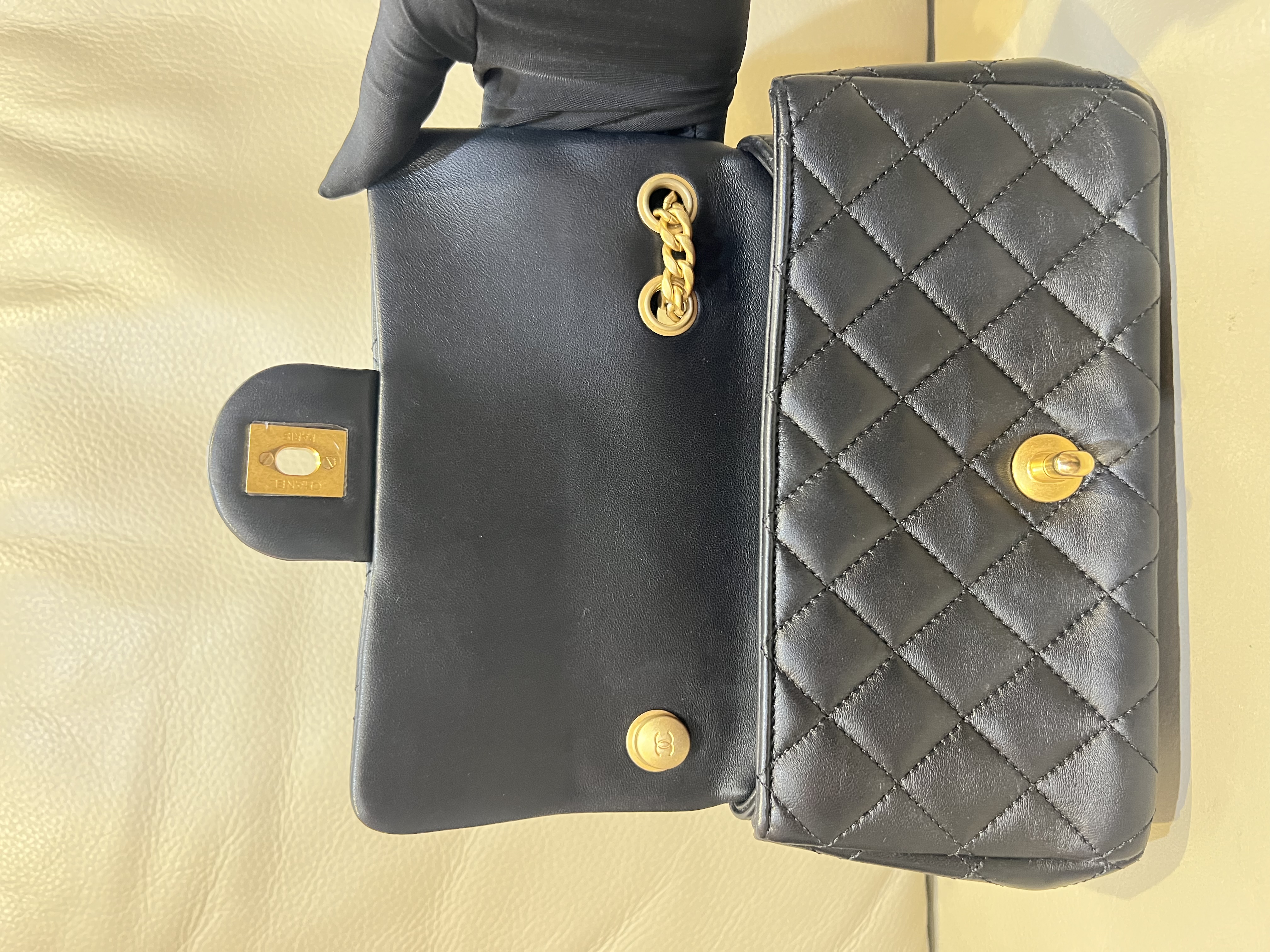 Pre-Owned CHANEL Small Flap Bag / Product Code: 26040521