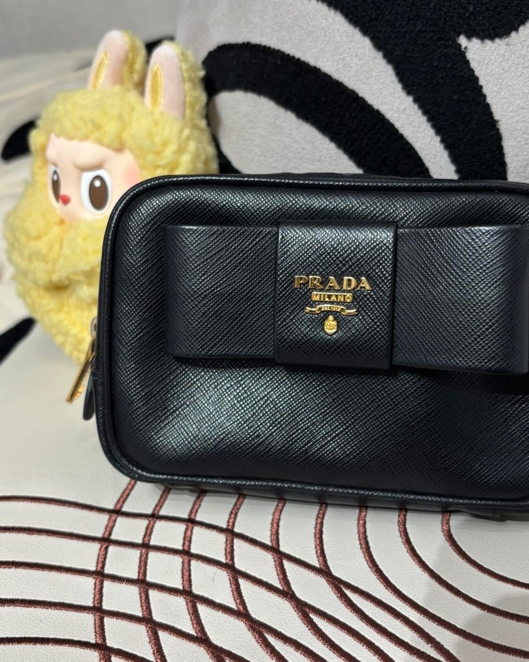 Prada Camera Bag 黑色牛皮斜孭袋100%Authentic, 95%New 