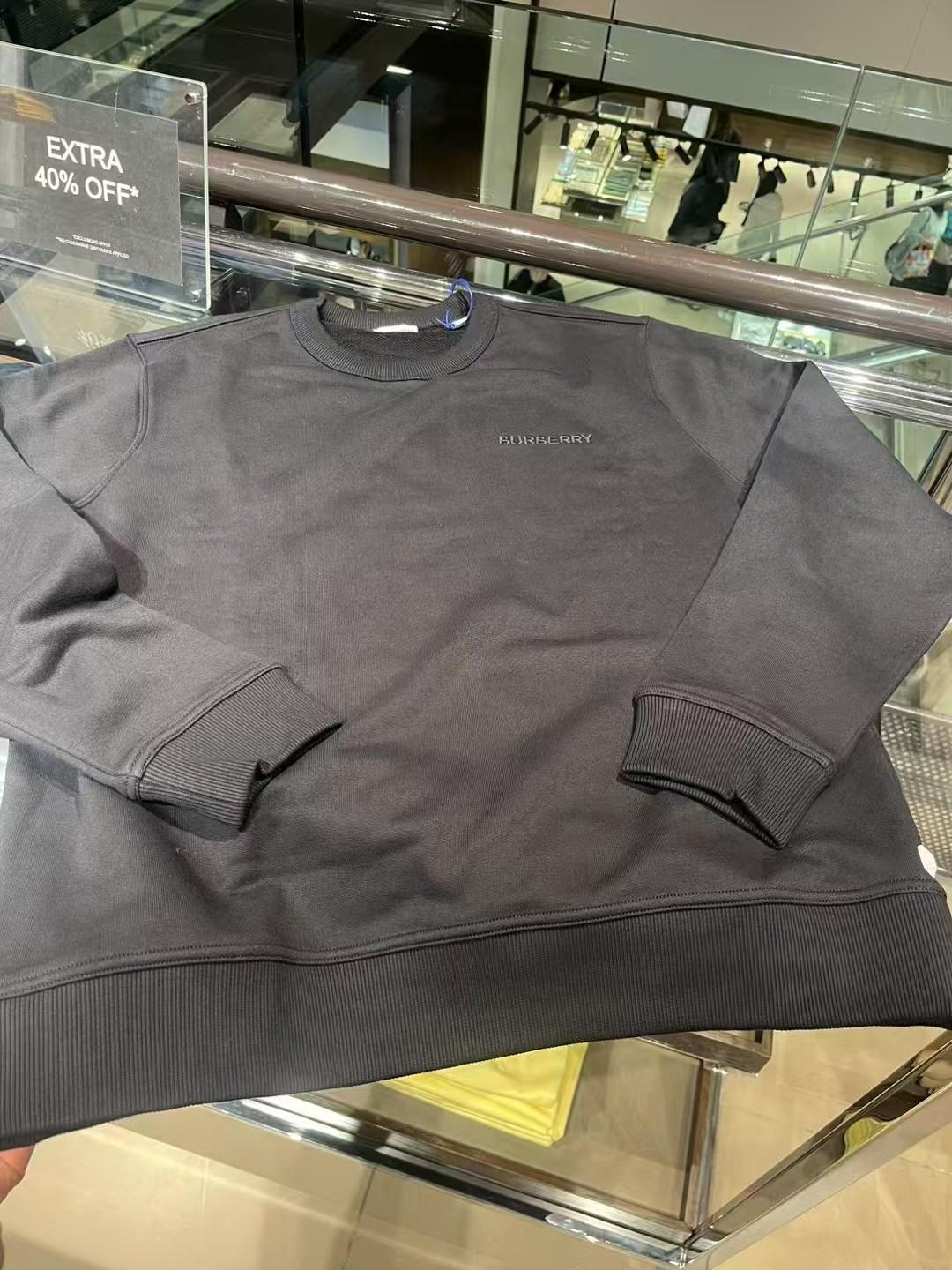 預購 Burberry 🌈🌈折扣款 男士同色logo圓領衛衣 Sale