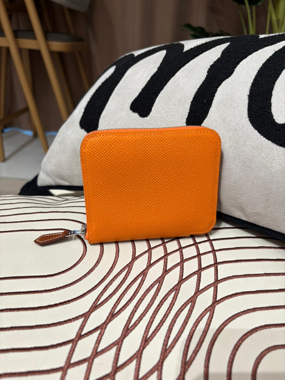 Hermes silk in compact ,stamp B 100%Authentic ,Unused✅Dust bag