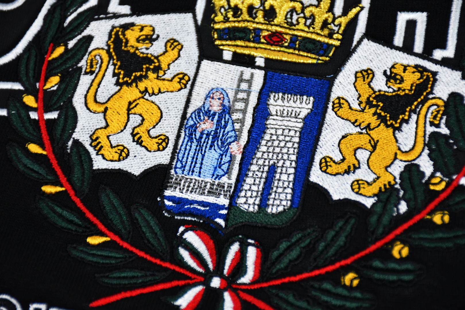 Supreme Crest Appliqué Half Zip Pullover